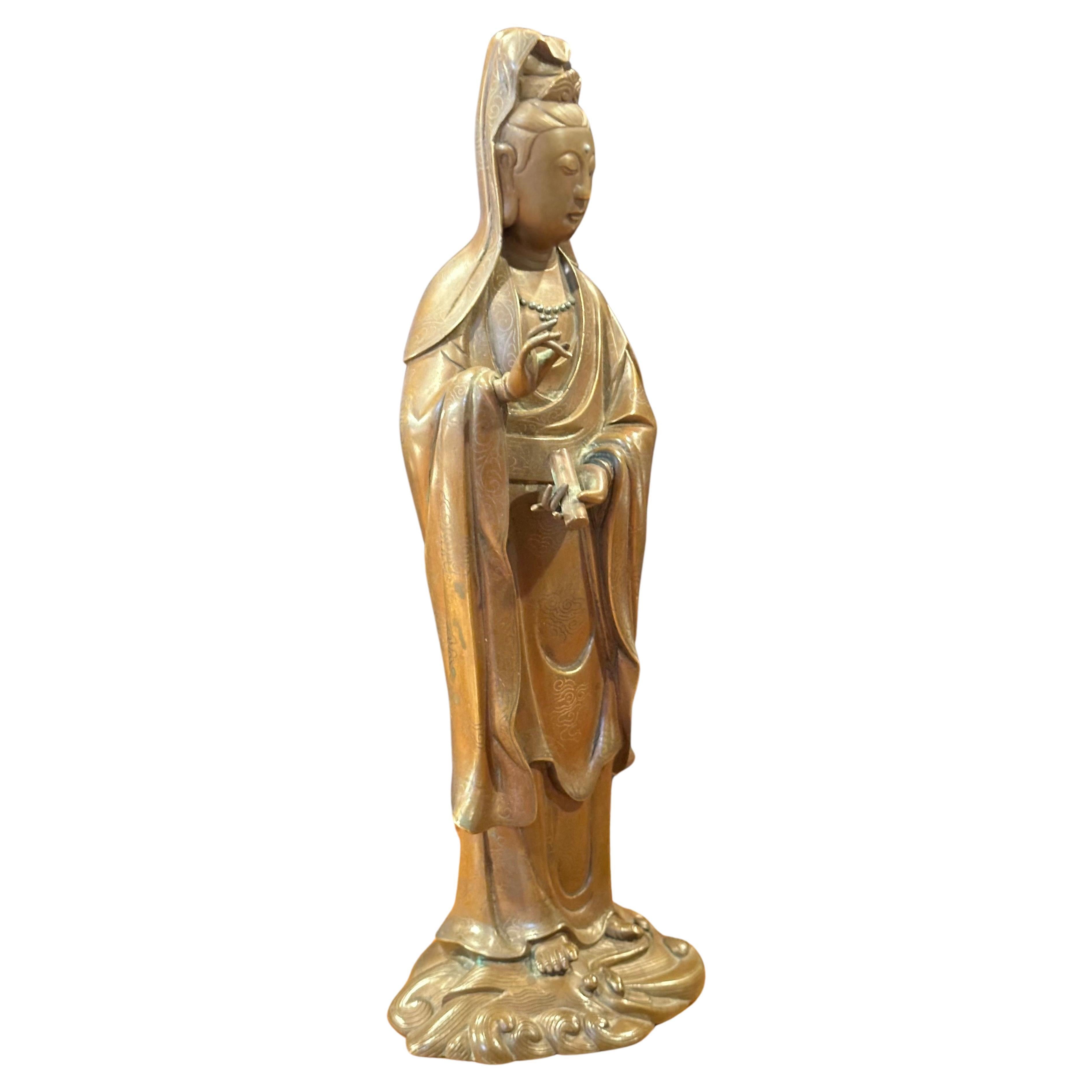 Extraordinary Chinese Qing Dynasty shisou mark patinated bronze statue of Bodhisattva figure of standing Guanyin, circa 19th century.   The standing female figure has downcast eyes under delicately arched brows, with face slightly smiling; her ears