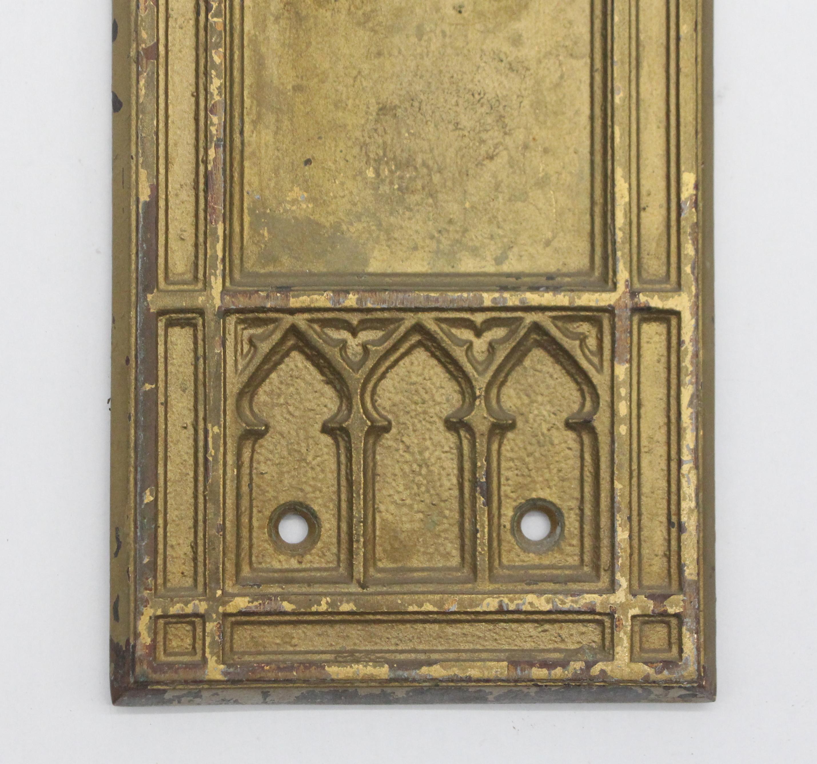 Bronze Assiette poussoir de porte gothique en bronze moulé avec peinture dorée fabriquée par Corbin