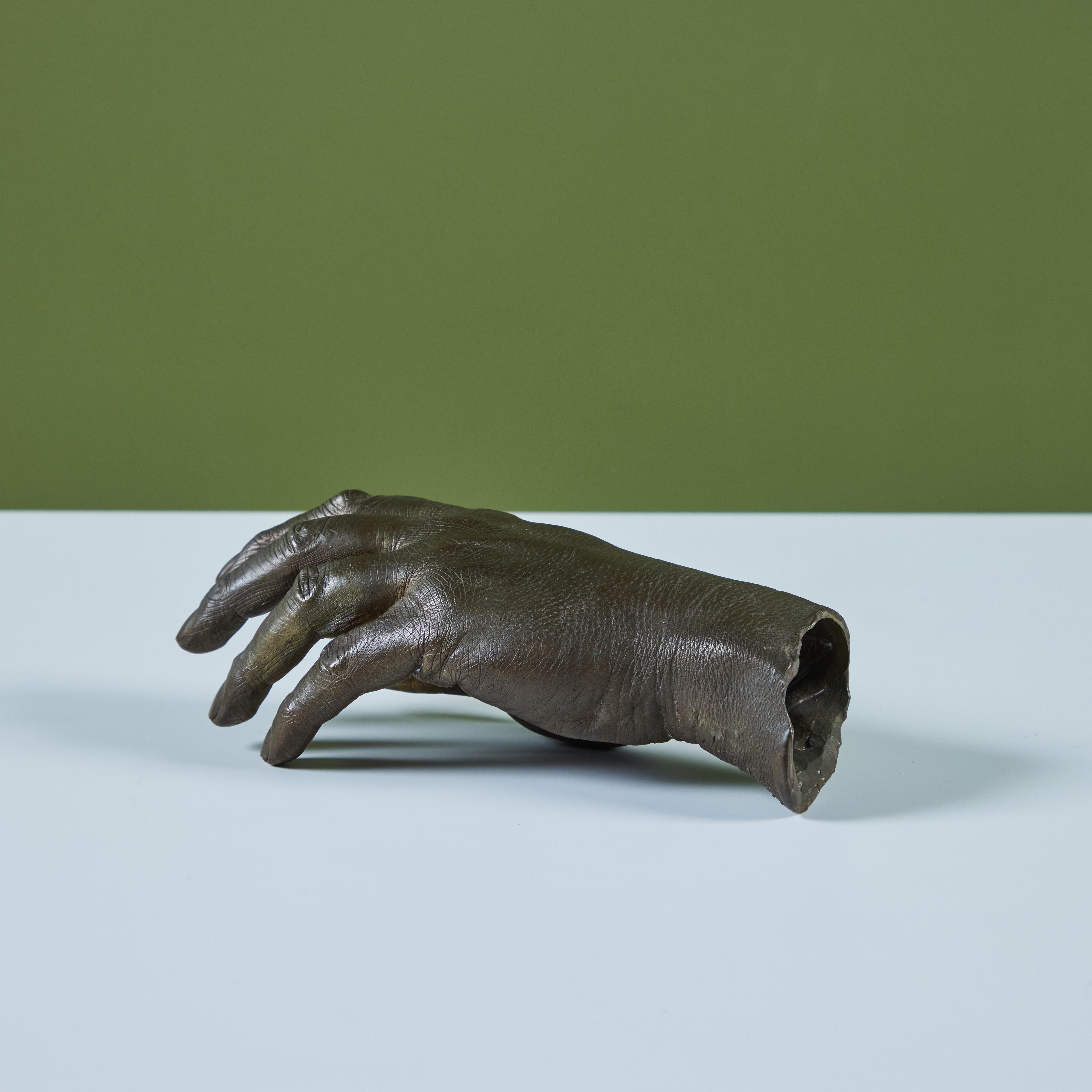 Handskulptur aus Bronzeguss im Zustand „Gut“ im Angebot in Los Angeles, CA