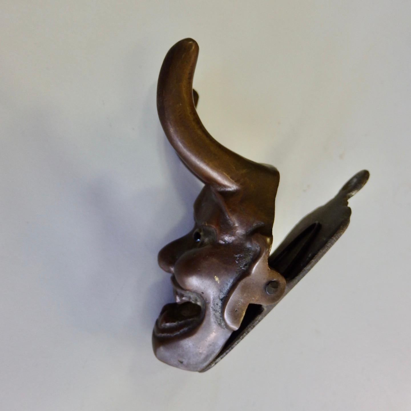 Wand-Memo-Clip aus Bronzeguss mit Hornglasaugen des Teufels oder des Satans:: gestempelt Arthur Court (amerikanisch) im Angebot
