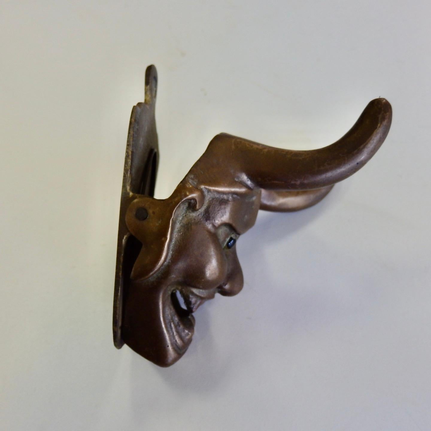 Wand-Memo-Clip aus Bronzeguss mit Hornglasaugen des Teufels oder des Satans:: gestempelt Arthur Court (Gegossen) im Angebot