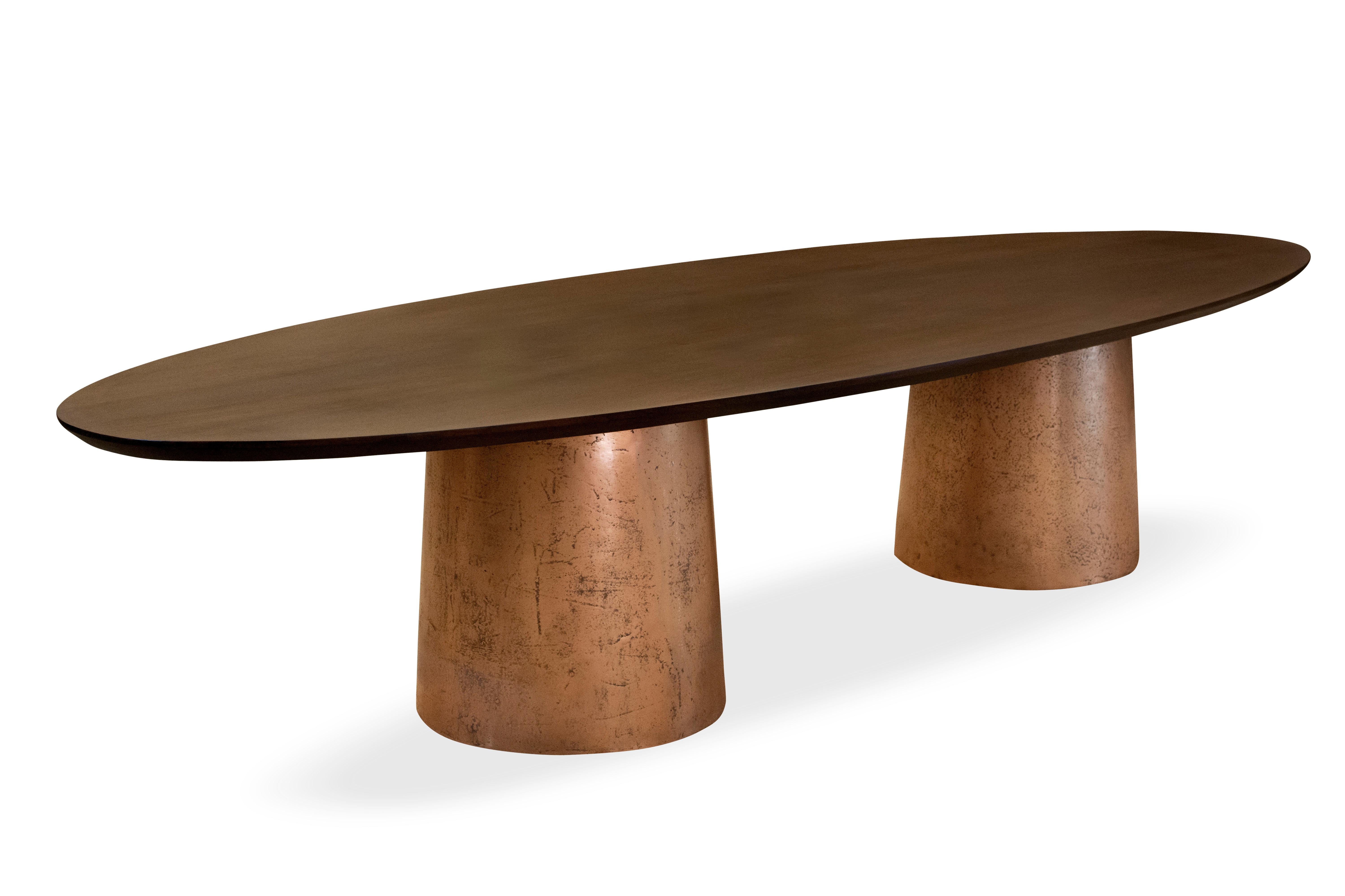 Table de salle à manger ovale à deux pieds Benone en bronze moulé, pierre et bois, de Costantini

Les dimensions sont 132