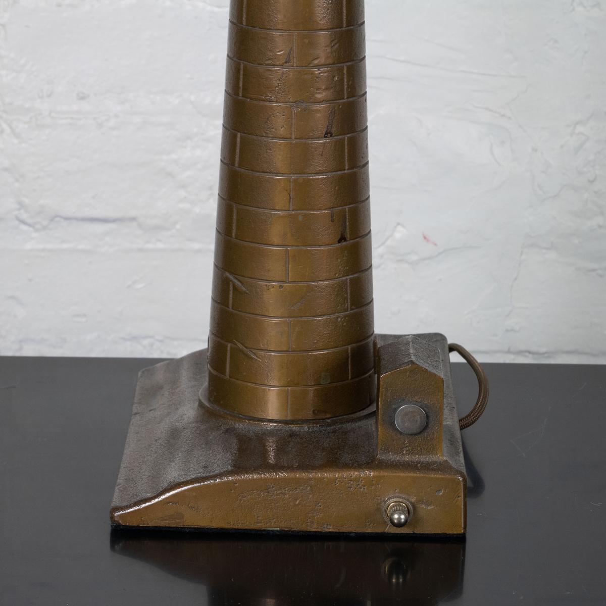 Leuchtturm-Tischlampe aus Bronzeguss im Angebot 3