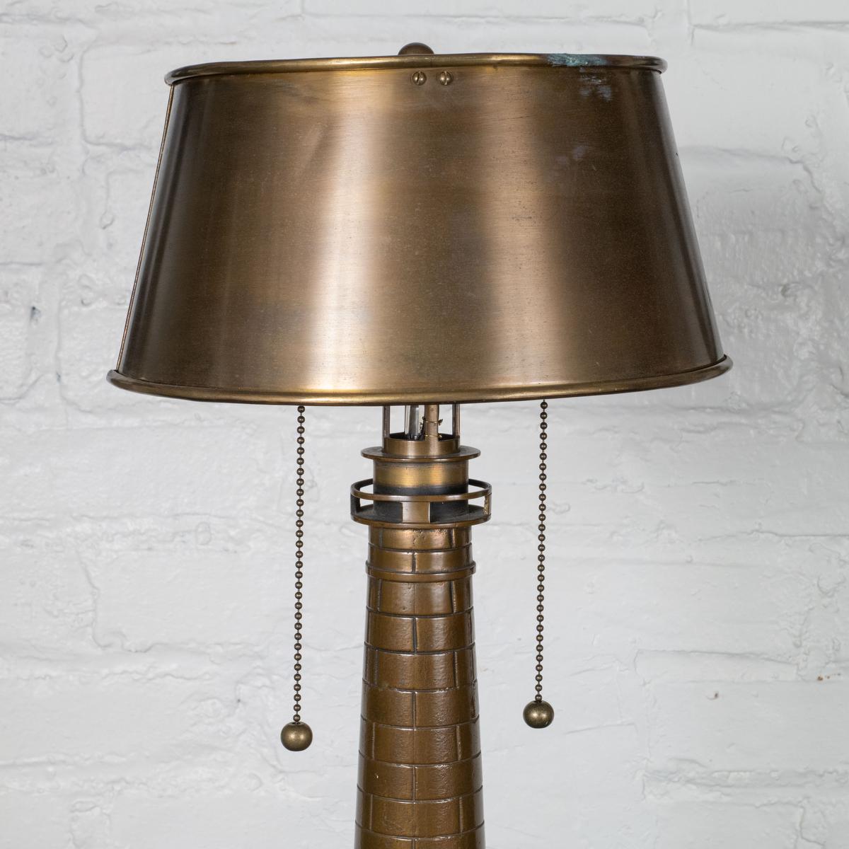 Lampe de table phare en bronze coulé en vente 3