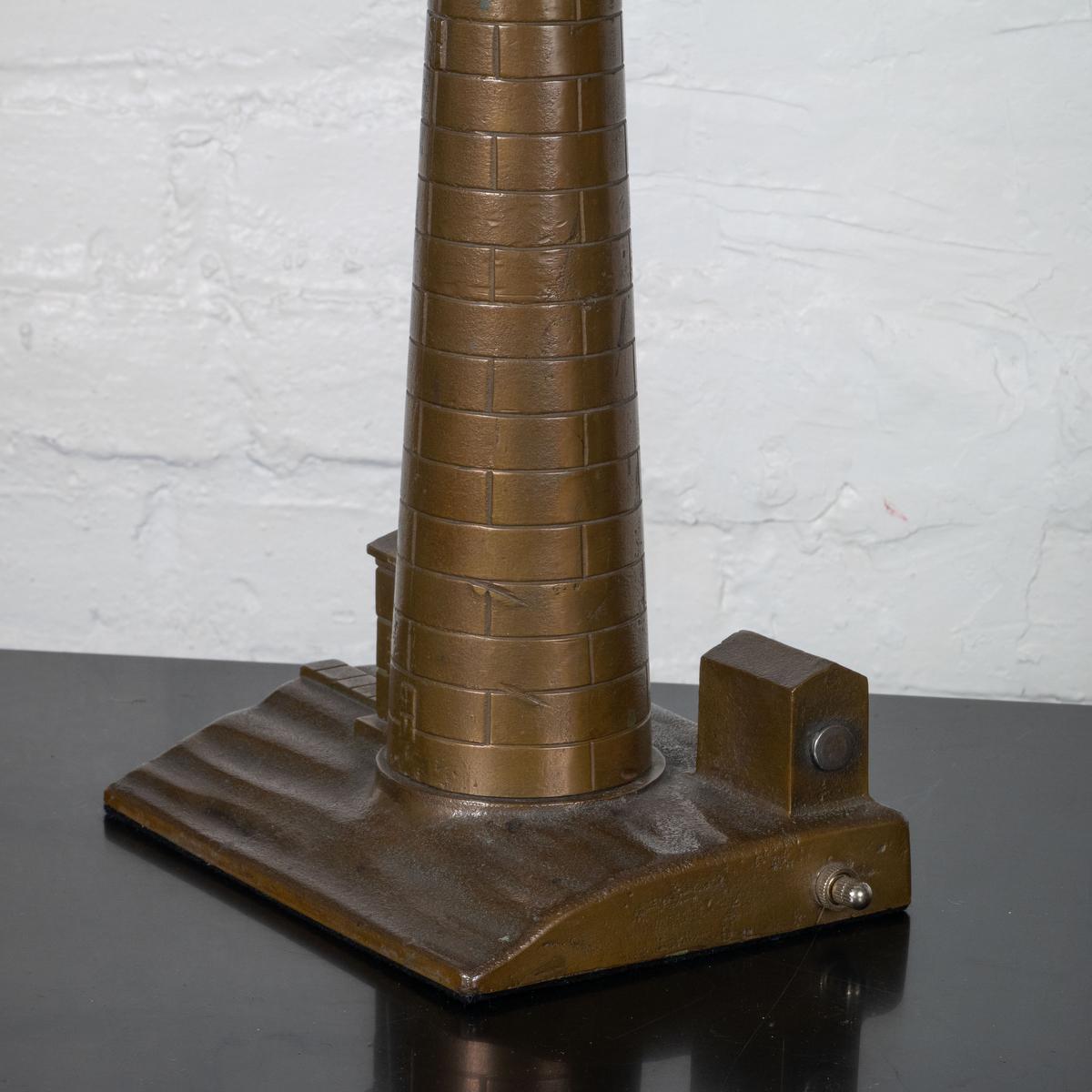 Leuchtturm-Tischlampe aus Bronzeguss im Angebot 2