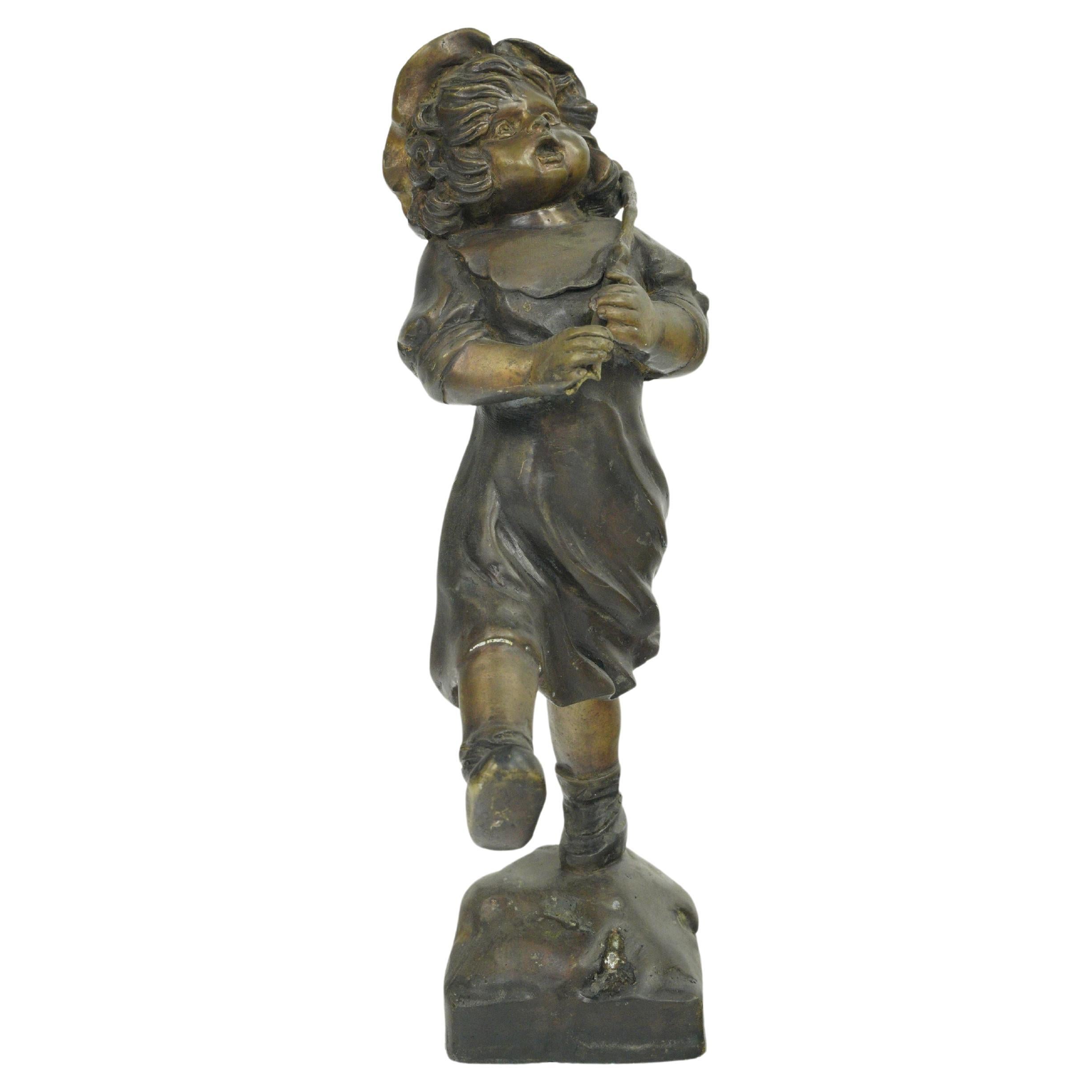 Marching Girl aus Bronzeguss mit Flaggenstatue im Angebot