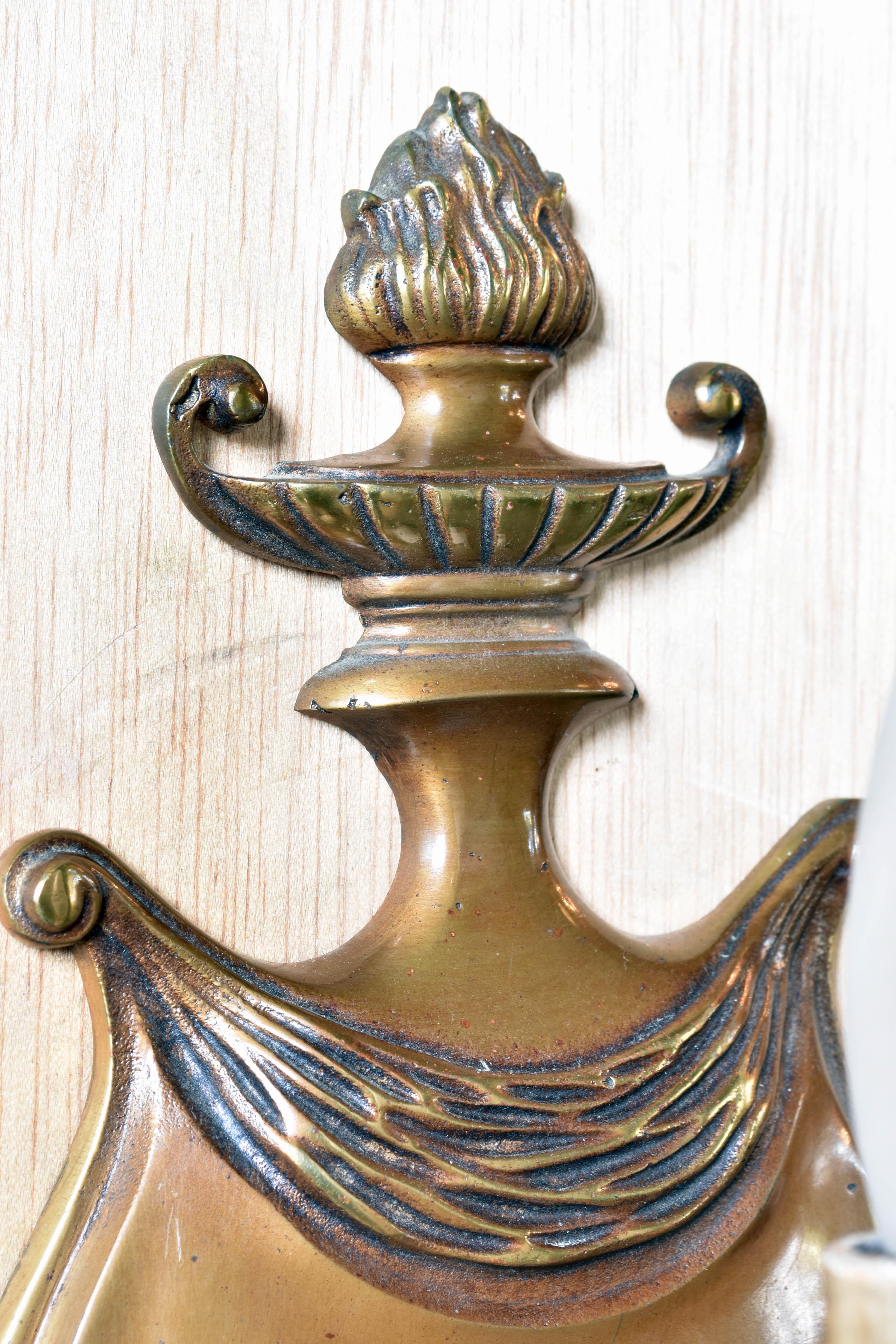 Cast Bronze Neoclassical Sconce In Good Condition For Sale In Minneapolis, MN