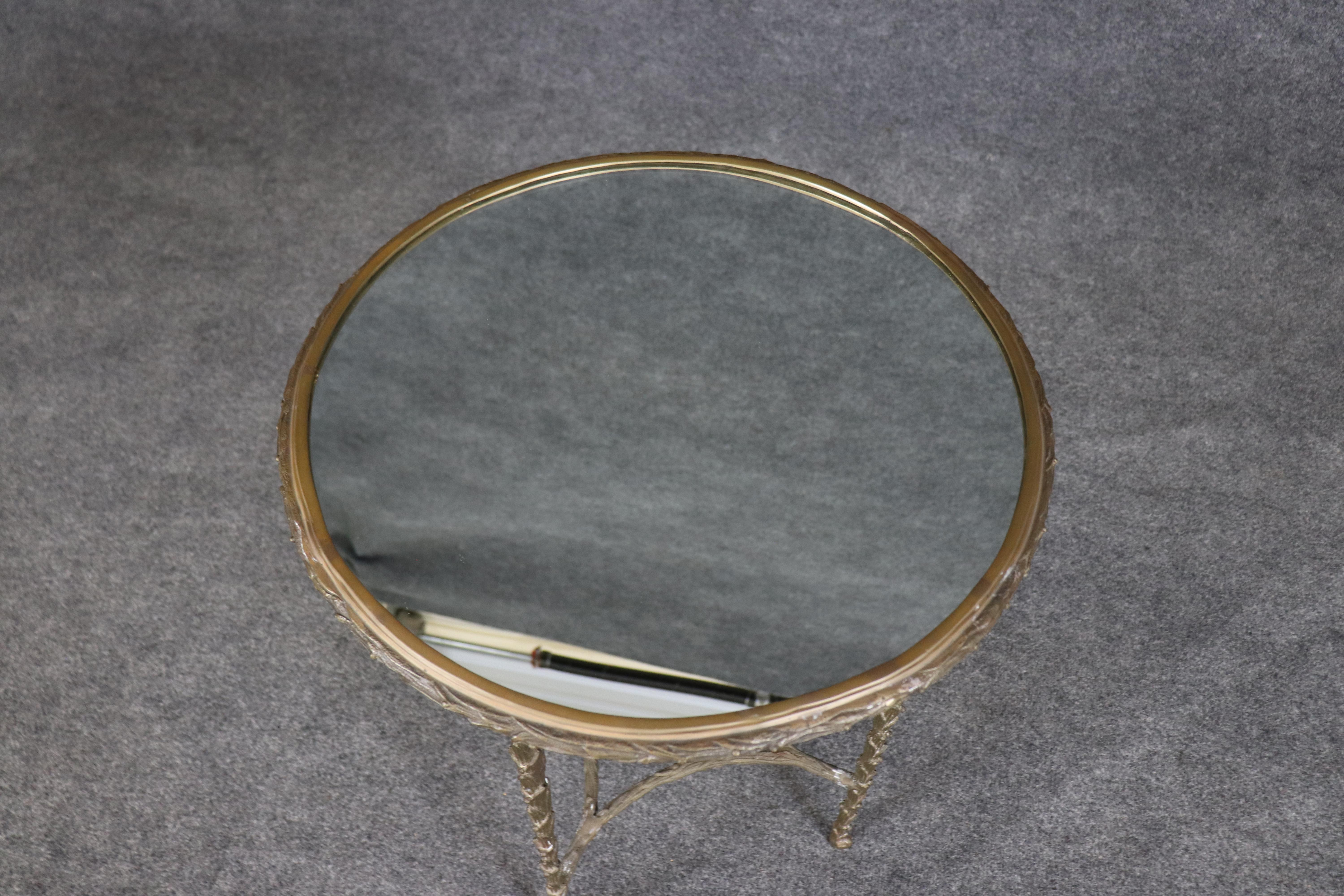Table d'appoint en bronze moulé à motif de feuilles d'olivier et miroir de style Bagues français en vente 9