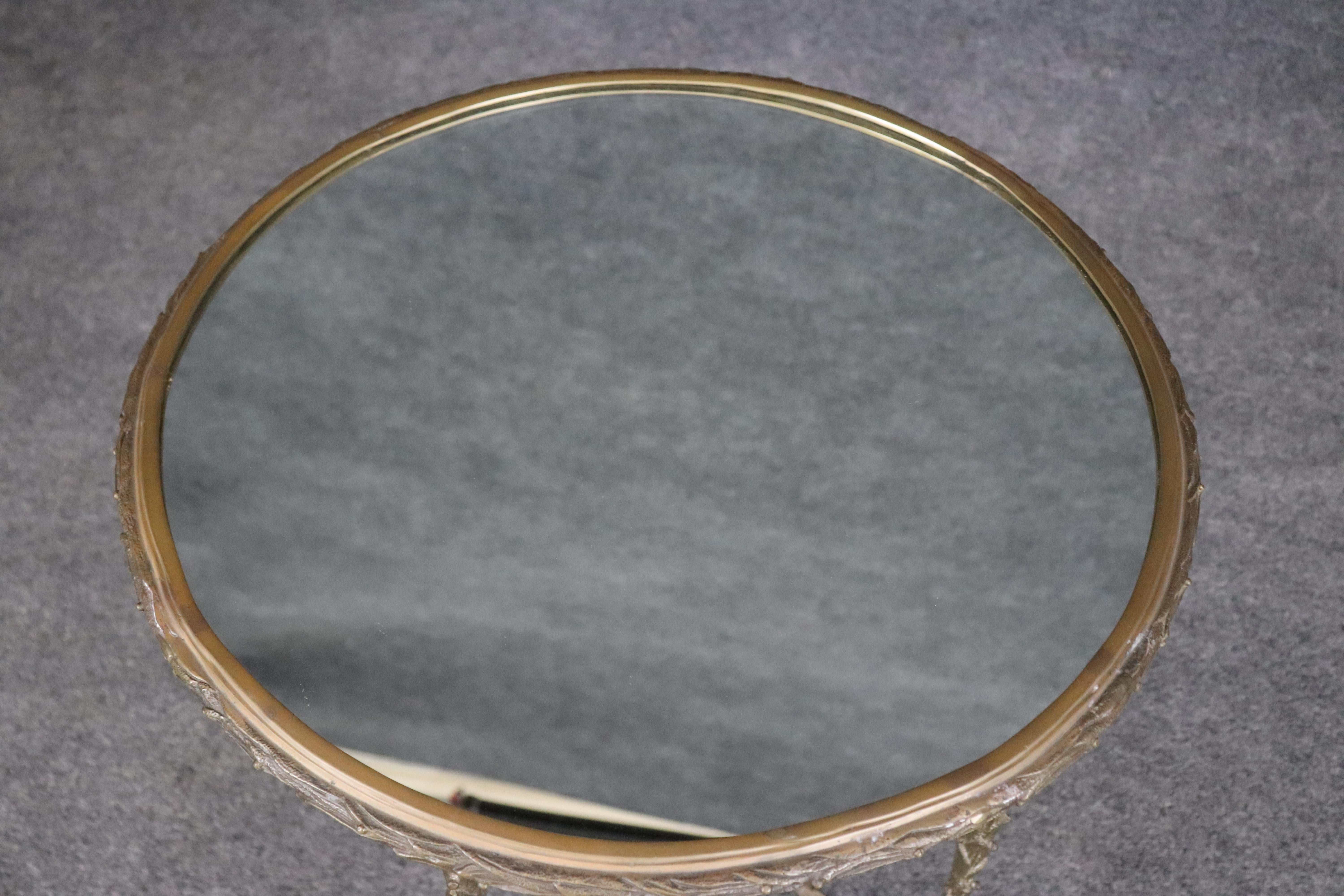 Table d'appoint en bronze moulé à motif de feuilles d'olivier et miroir de style Bagues français en vente 10