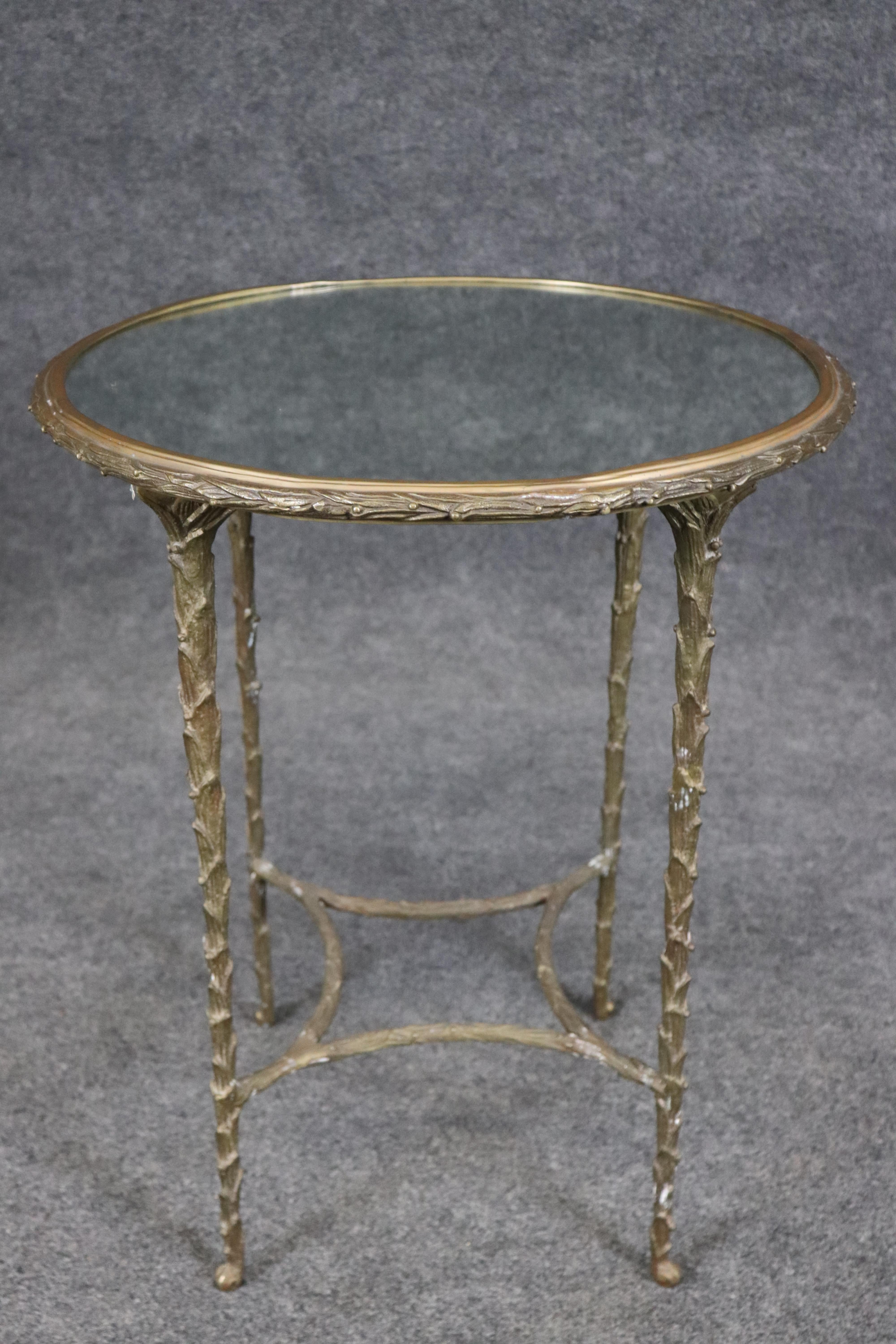 Directoire Table d'appoint en bronze moulé à motif de feuilles d'olivier et miroir de style Bagues français en vente