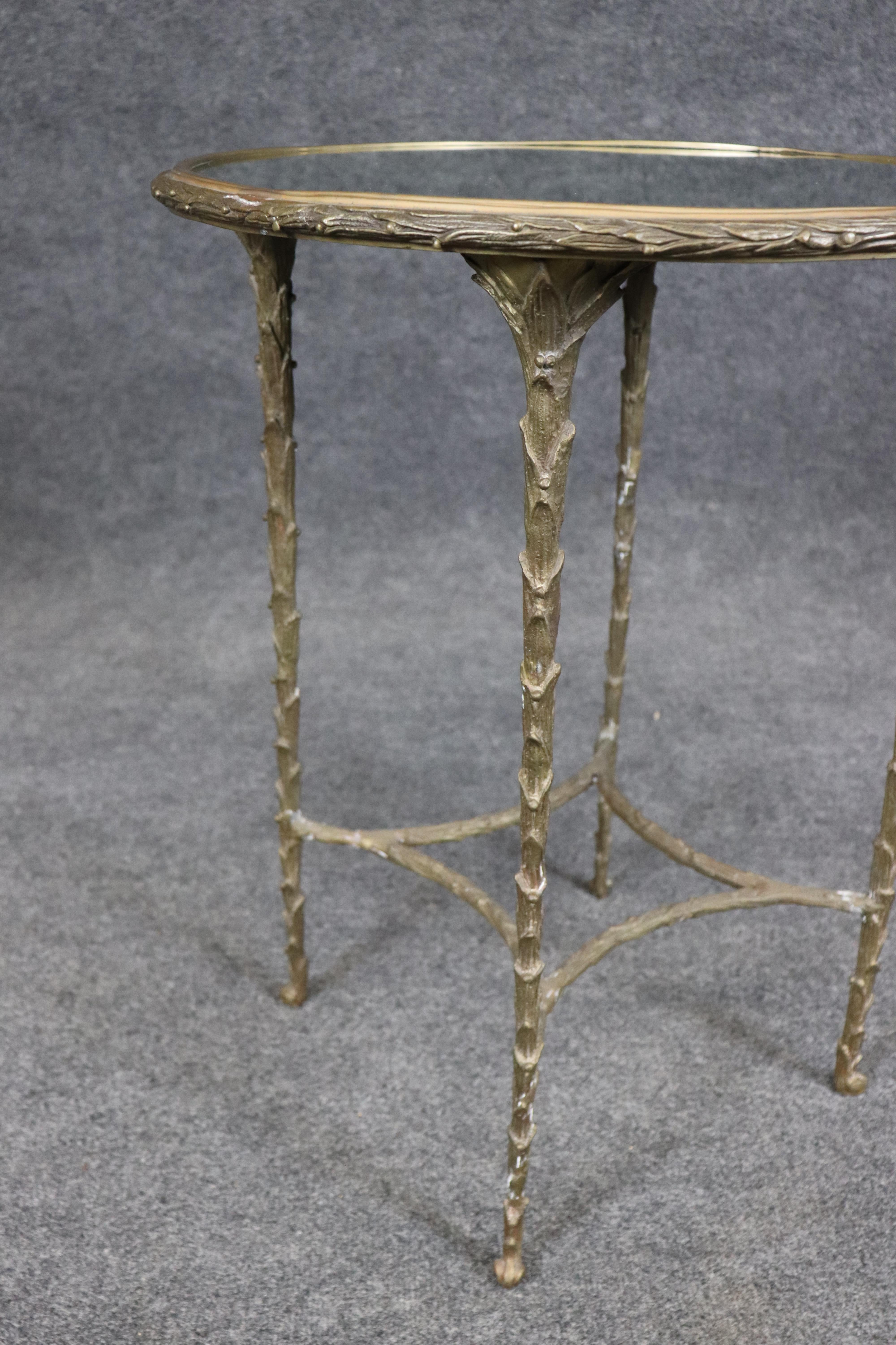 Bronze Table d'appoint en bronze moulé à motif de feuilles d'olivier et miroir de style Bagues français en vente