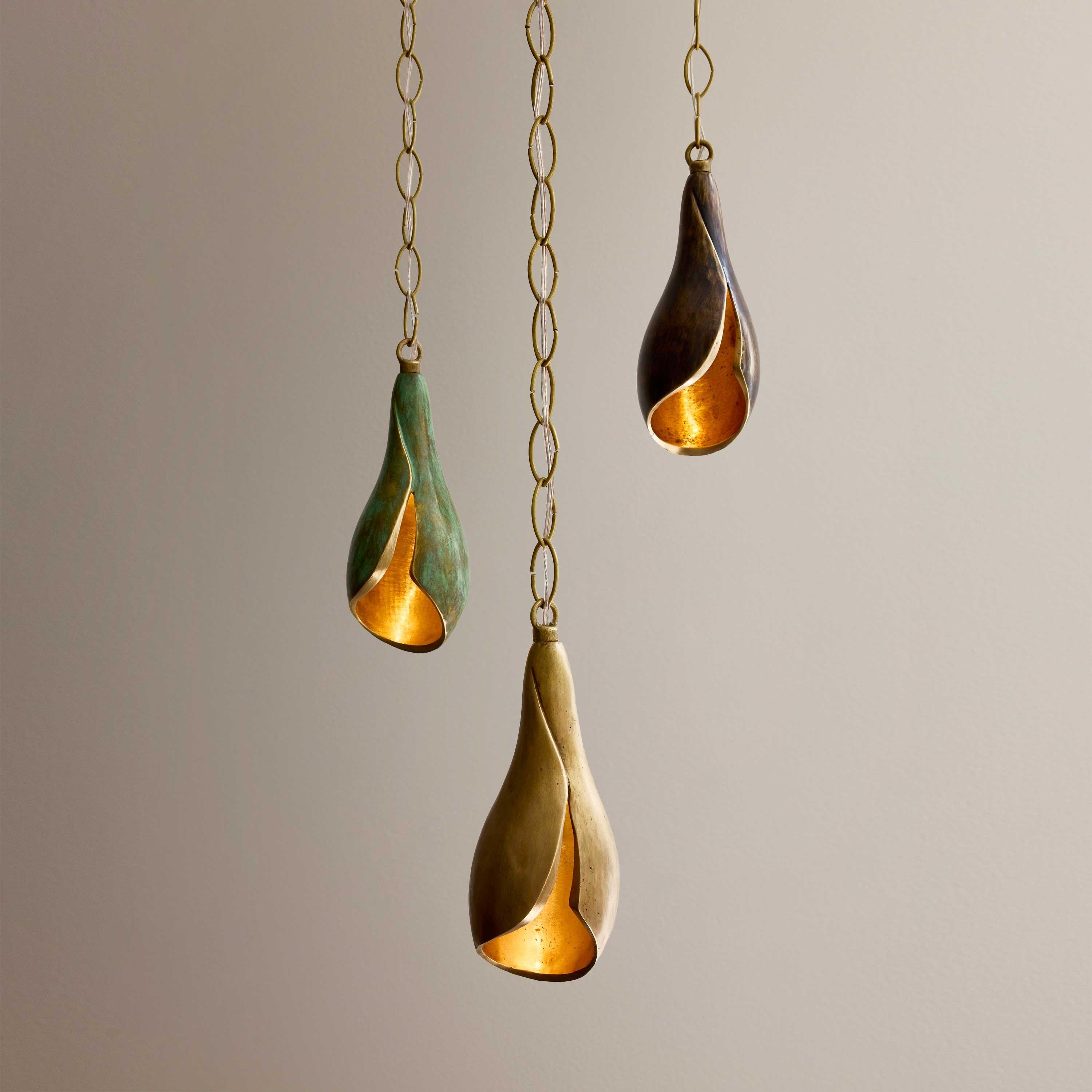 Bronzo Ciondolo in bronzo fuso, finitura Brasa, collezione Flor de Bronce in vendita