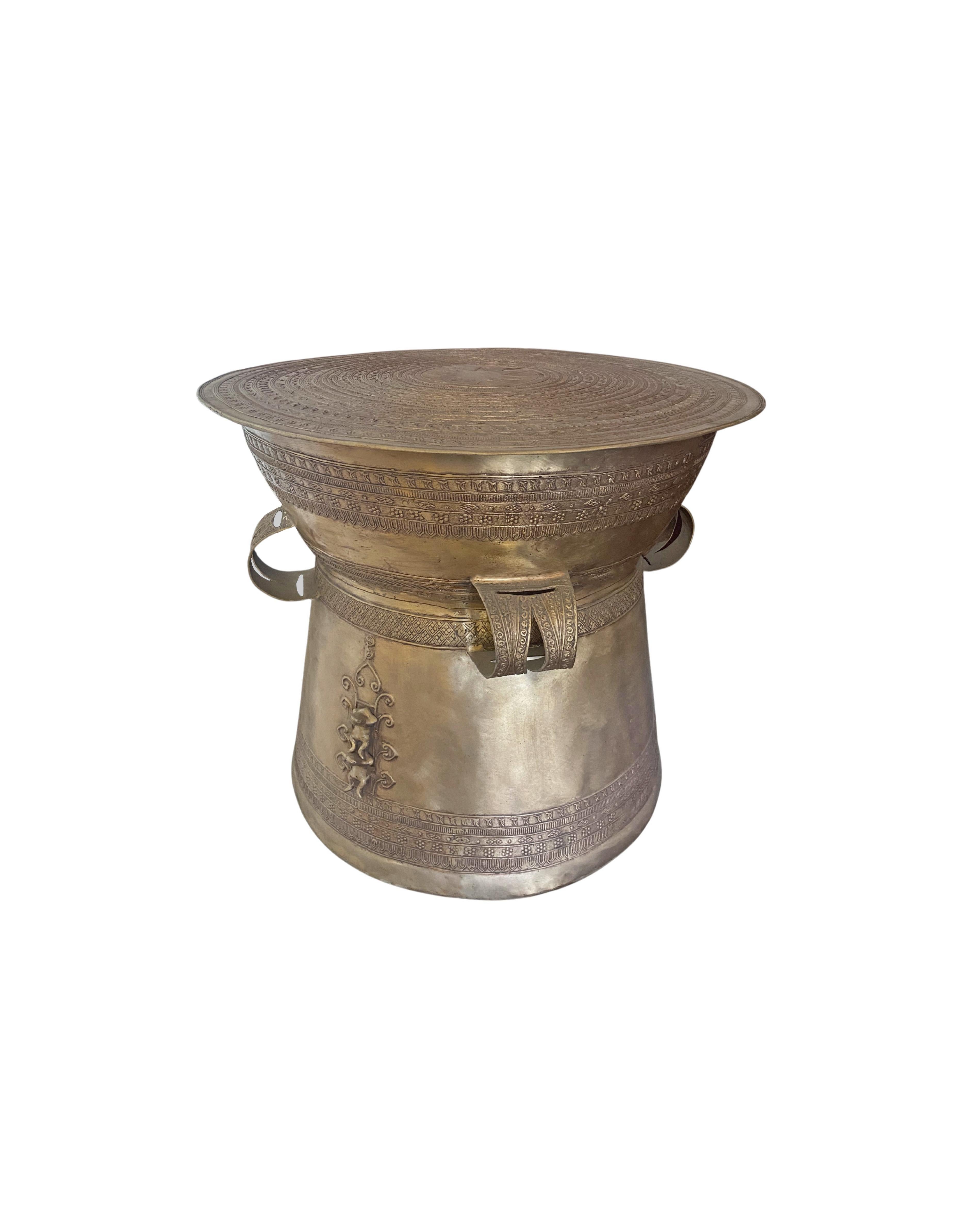 Cast Bronze Rain Drum with Elaborate Detail, Light Finish In Good Condition For Sale In Jimbaran, Bali