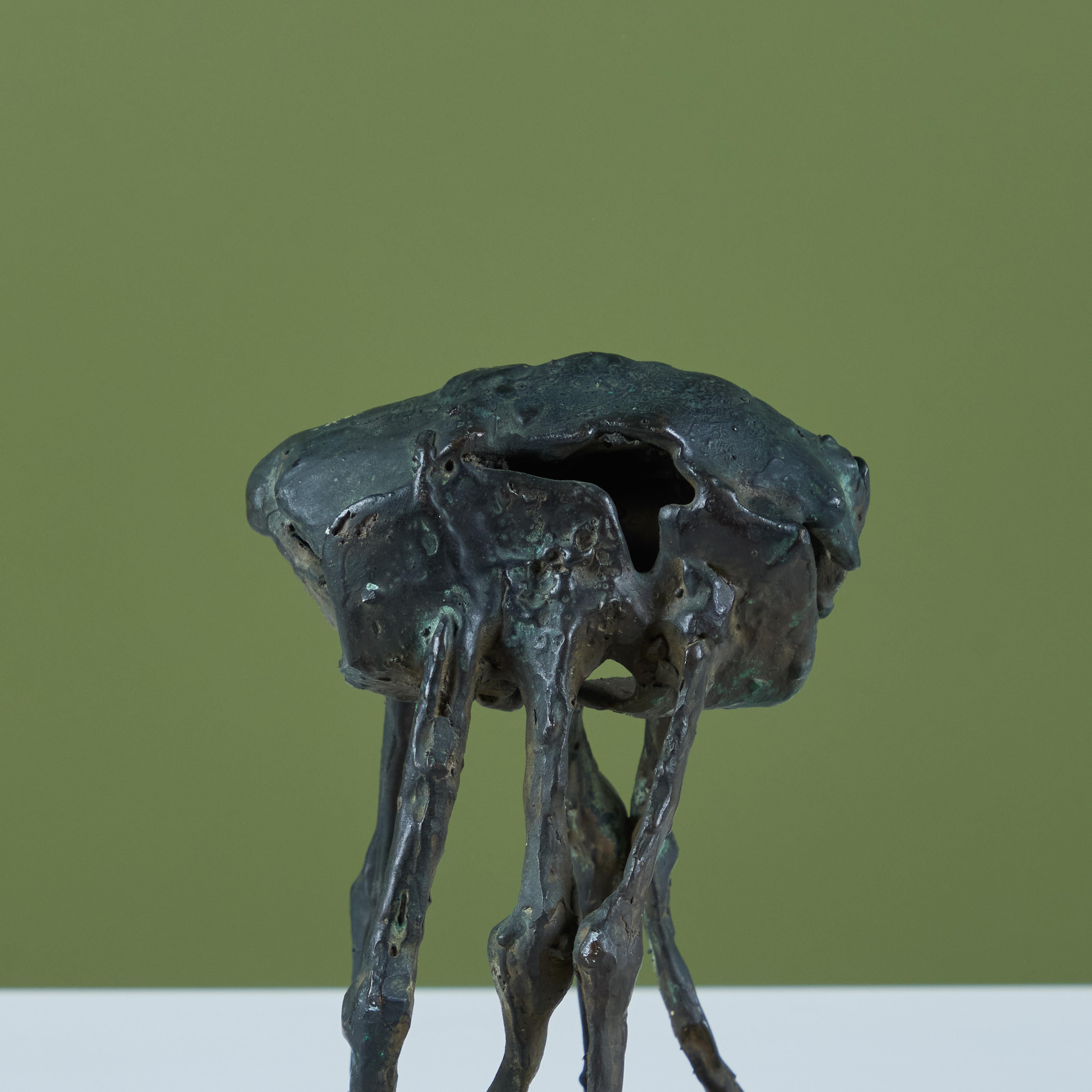 Skulptur „Sand Flea“ aus Bronzeguss von J. Dale M'Hall im Angebot 4