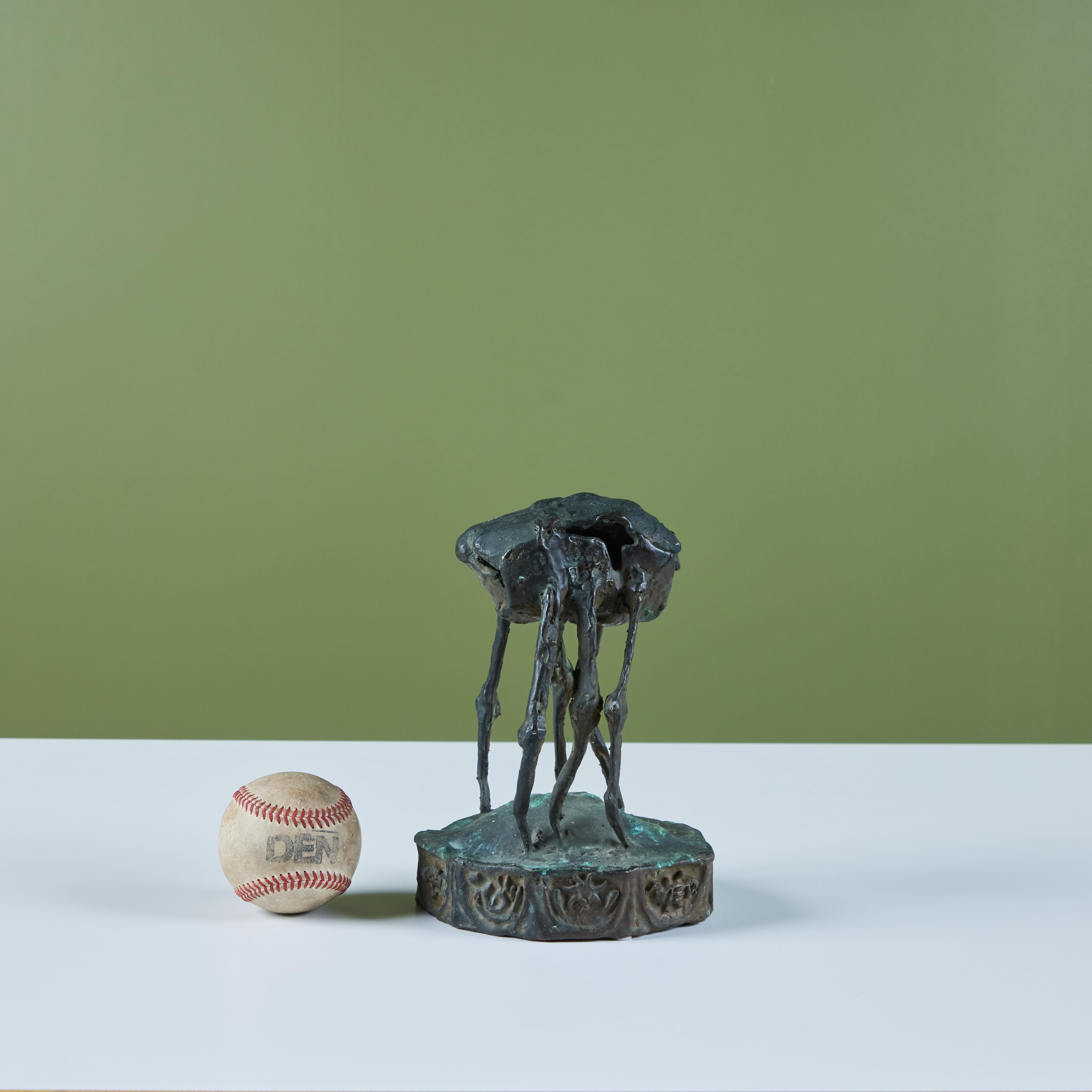 Skulptur „Sand Flea“ aus Bronzeguss von J. Dale M'Hall (Brutalismus) im Angebot