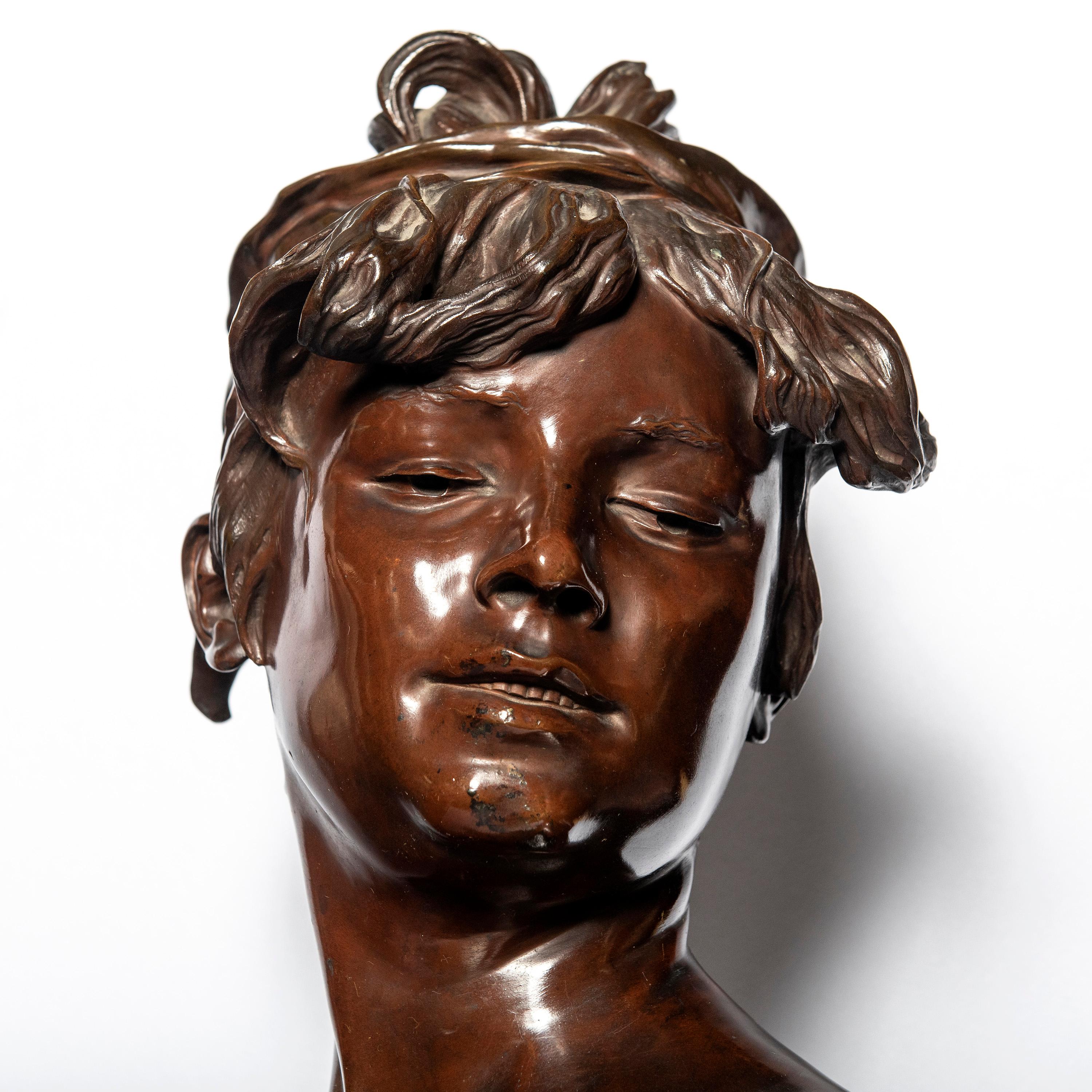 Busto de mujer de bronce fundido 