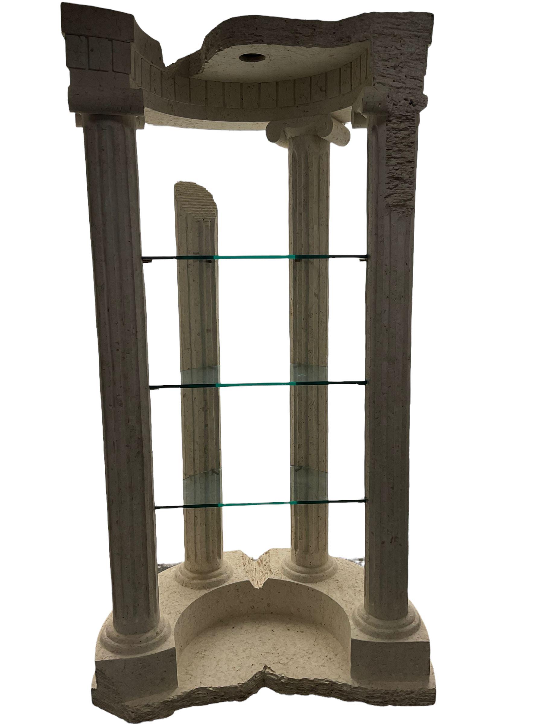 XX secolo Espositore in pietra architettonica classica fusa effetto pietra in vendita