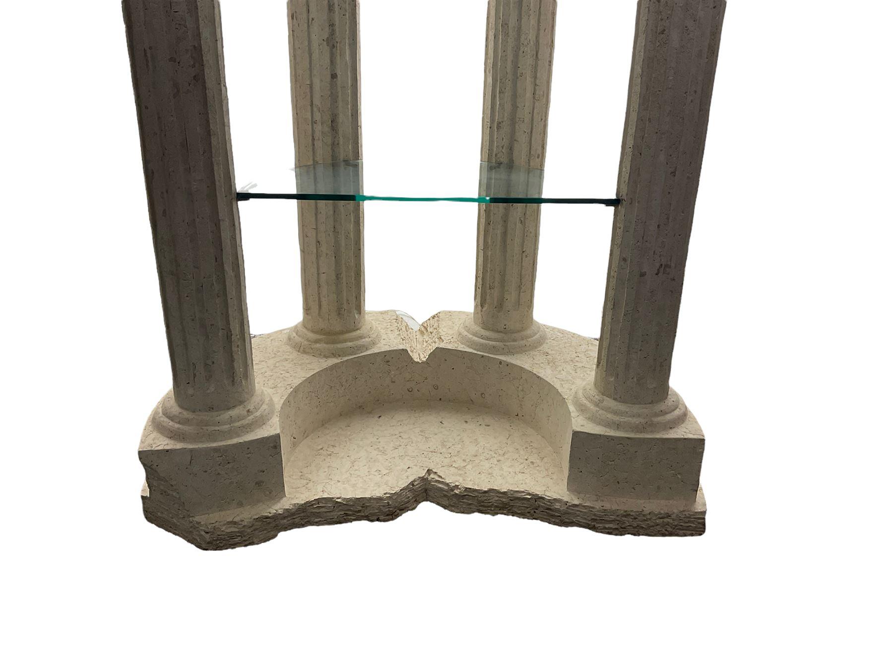 Espositore in pietra architettonica classica fusa effetto pietra in vendita 1