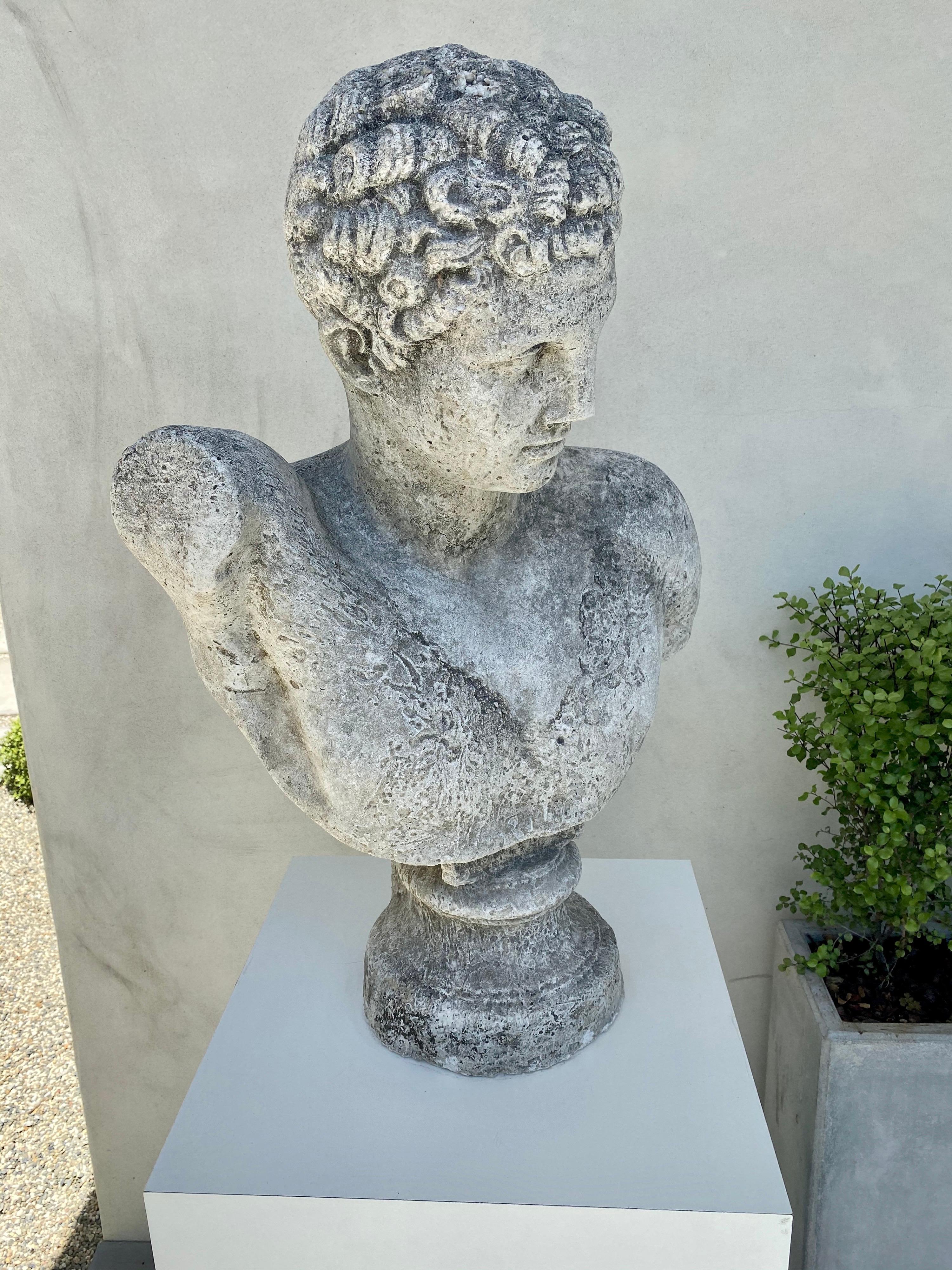 Cast concrete garden or indoor statue of bust depicting Greek God Hermès on fluted base.