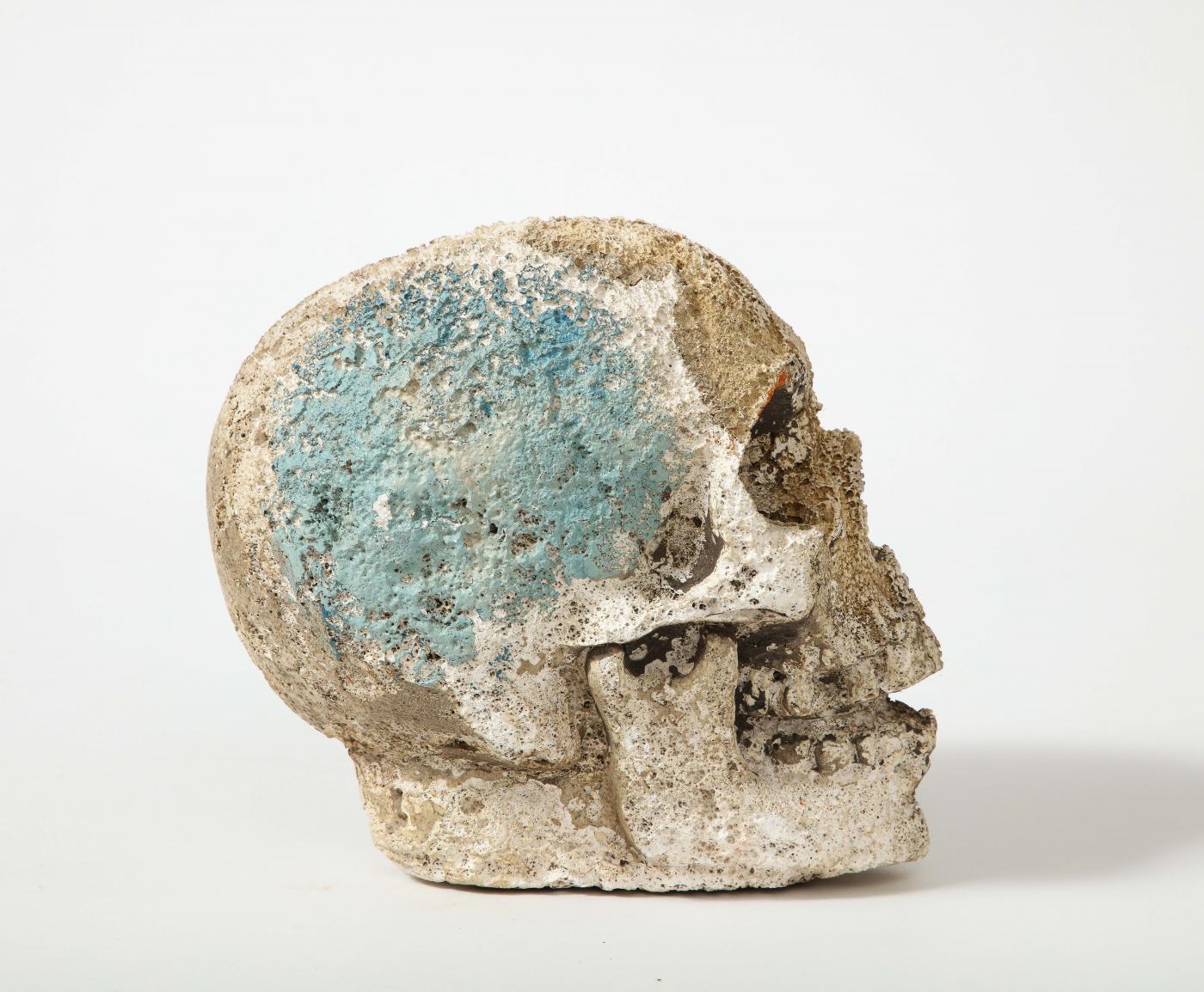 Américain Sculpture en béton coulé d'un crâne en vente