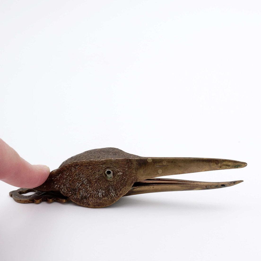 Cast gilt brass paper clip in the form of a snipe - Circa 1900 For Sale 5