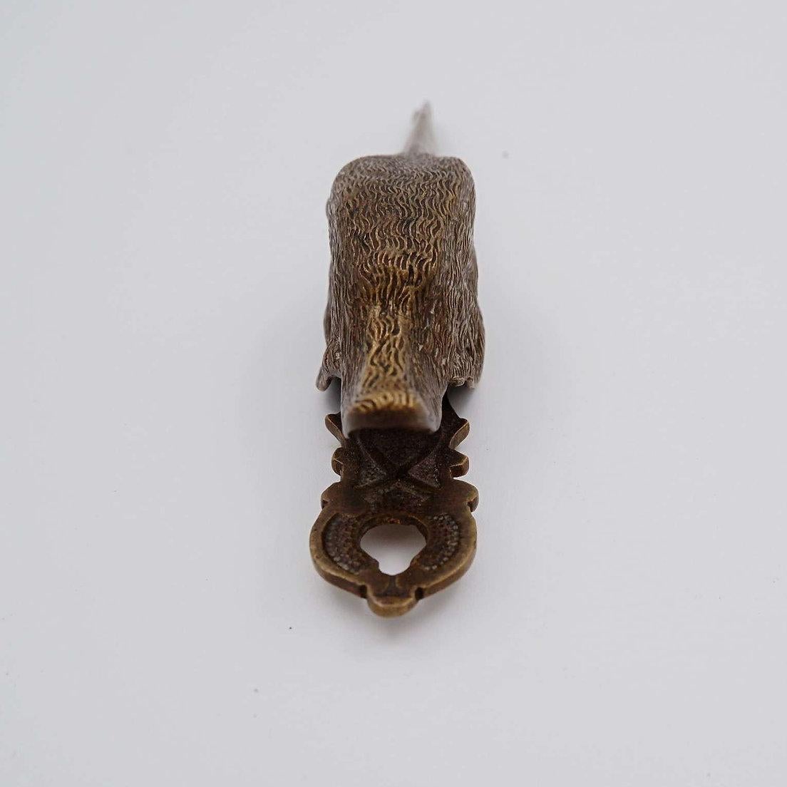 Cast gilt brass paper clip in the form of a snipe - Circa 1900 For Sale 2