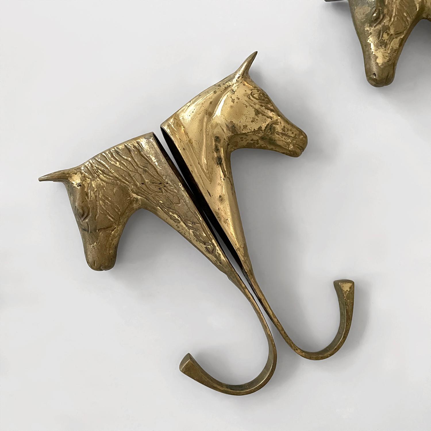Percheros de pared con cabeza de caballo de metal fundido dorado - 4 disponibles 4