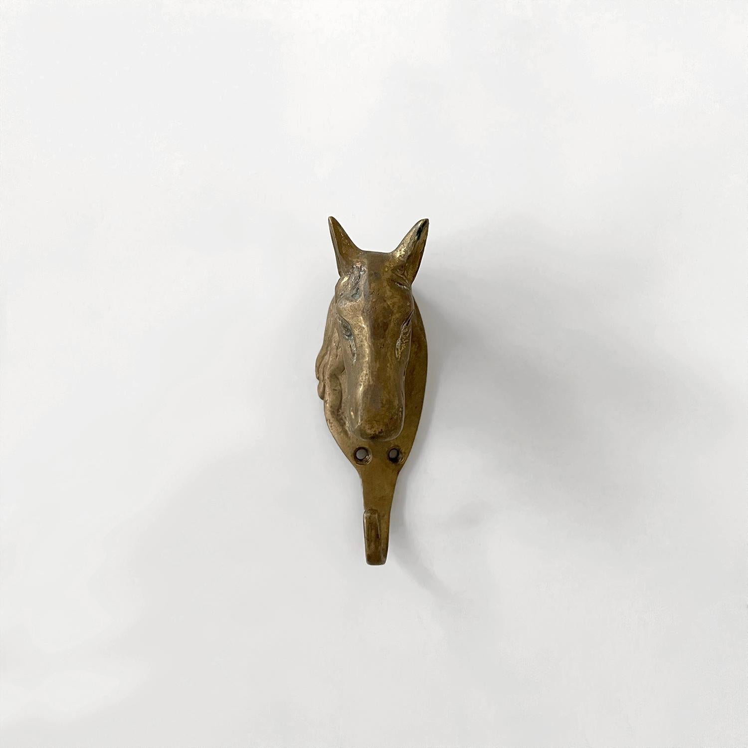 Percheros de pared con cabeza de caballo de metal fundido dorado - 4 disponibles 10