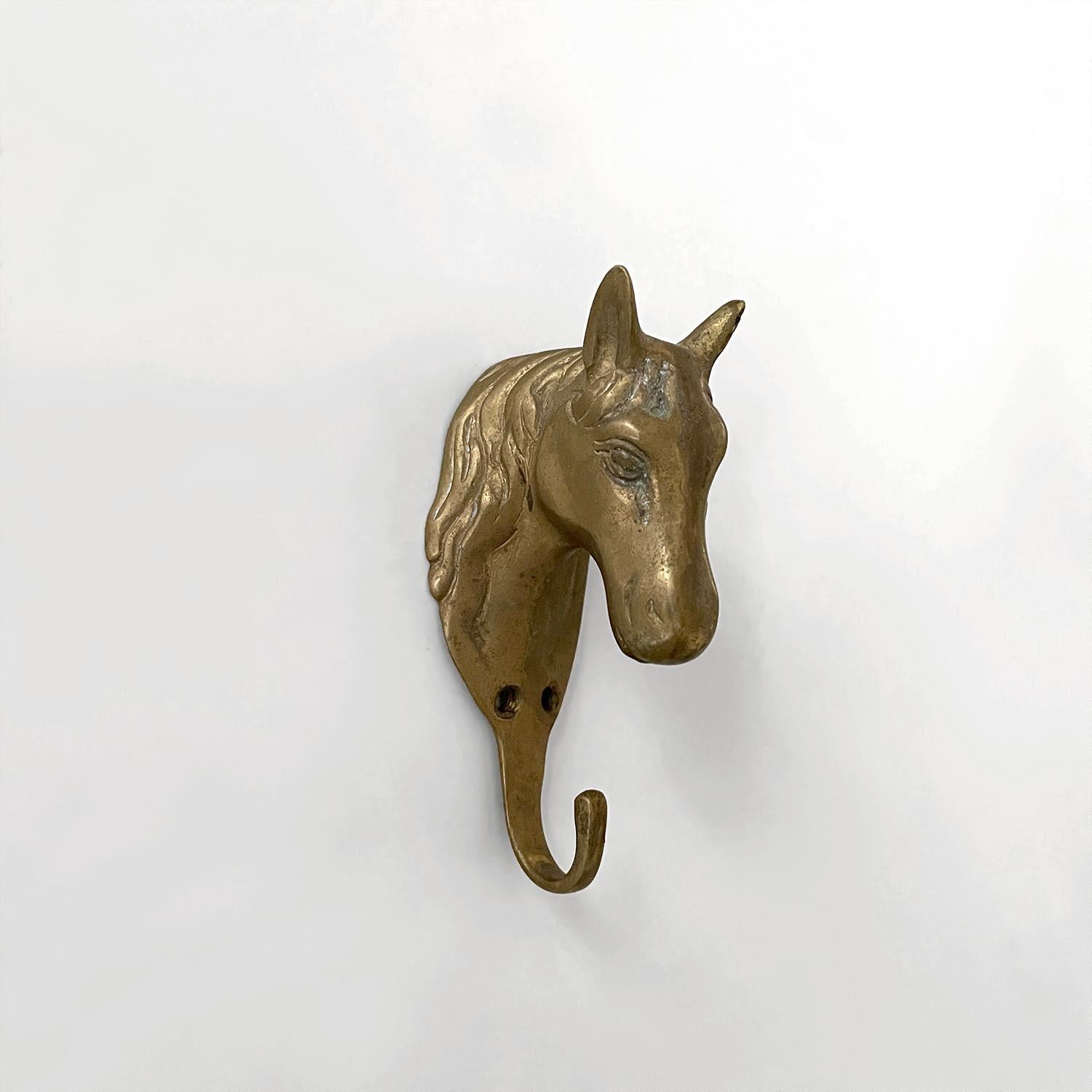 Percheros de pared con cabeza de caballo de metal fundido dorado - 4 disponibles 11