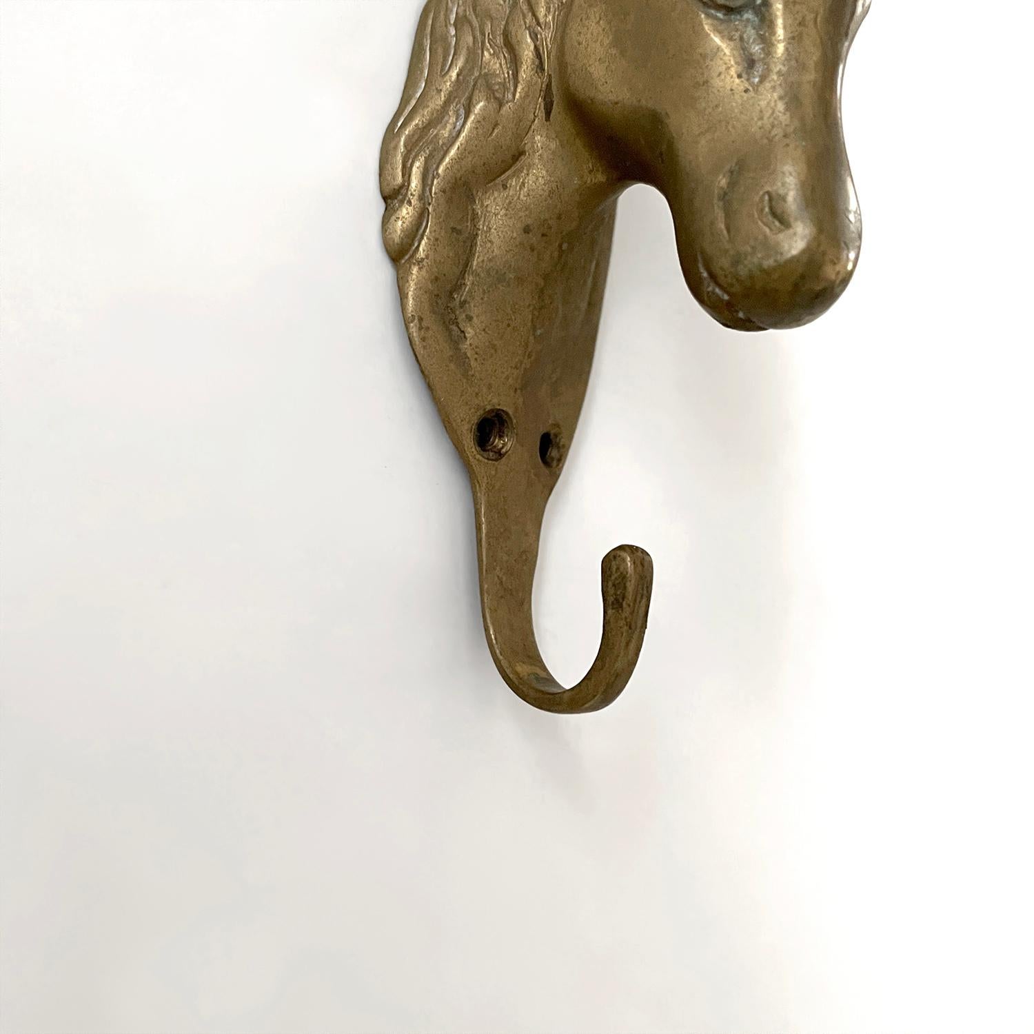 Percheros de pared con cabeza de caballo de metal fundido dorado - 4 disponibles 12