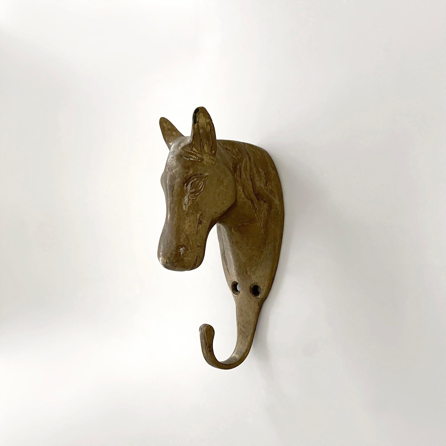Percheros de pared con cabeza de caballo de metal fundido dorado - 4 disponibles 13