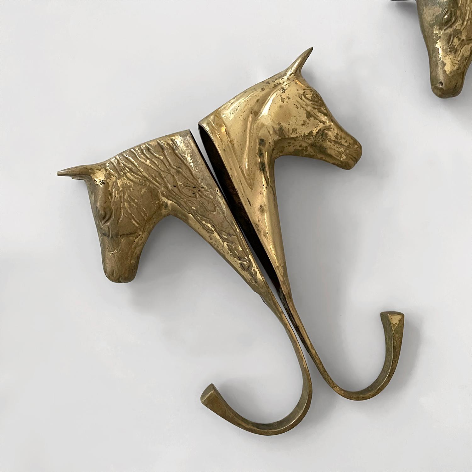 Percheros de pared con cabeza de caballo de metal fundido dorado - 4 disponibles 3