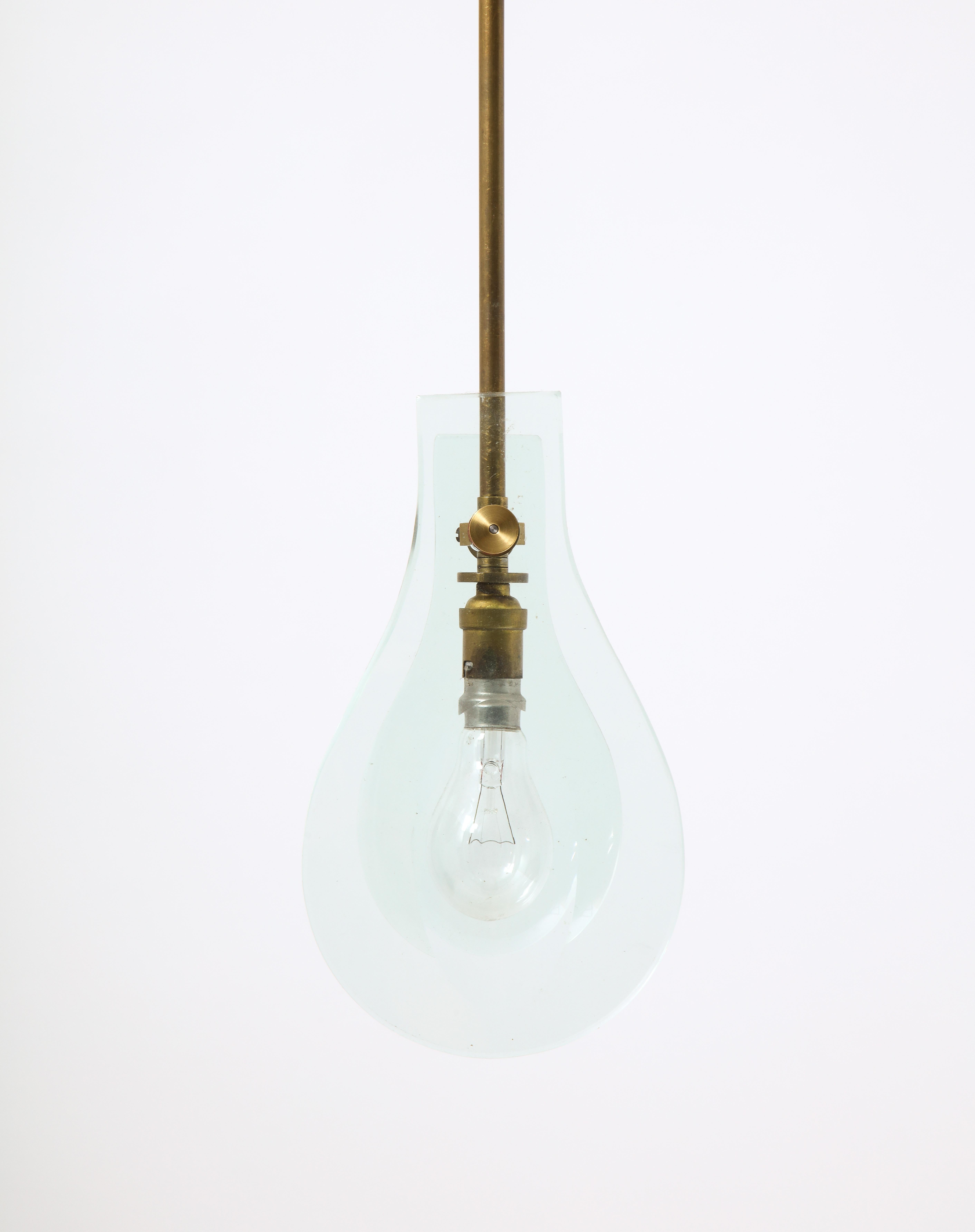 Pendentif en forme de goutte en verre moulé et laiton dans le style de Max Ingrand, Italie, années 1960 en vente 4