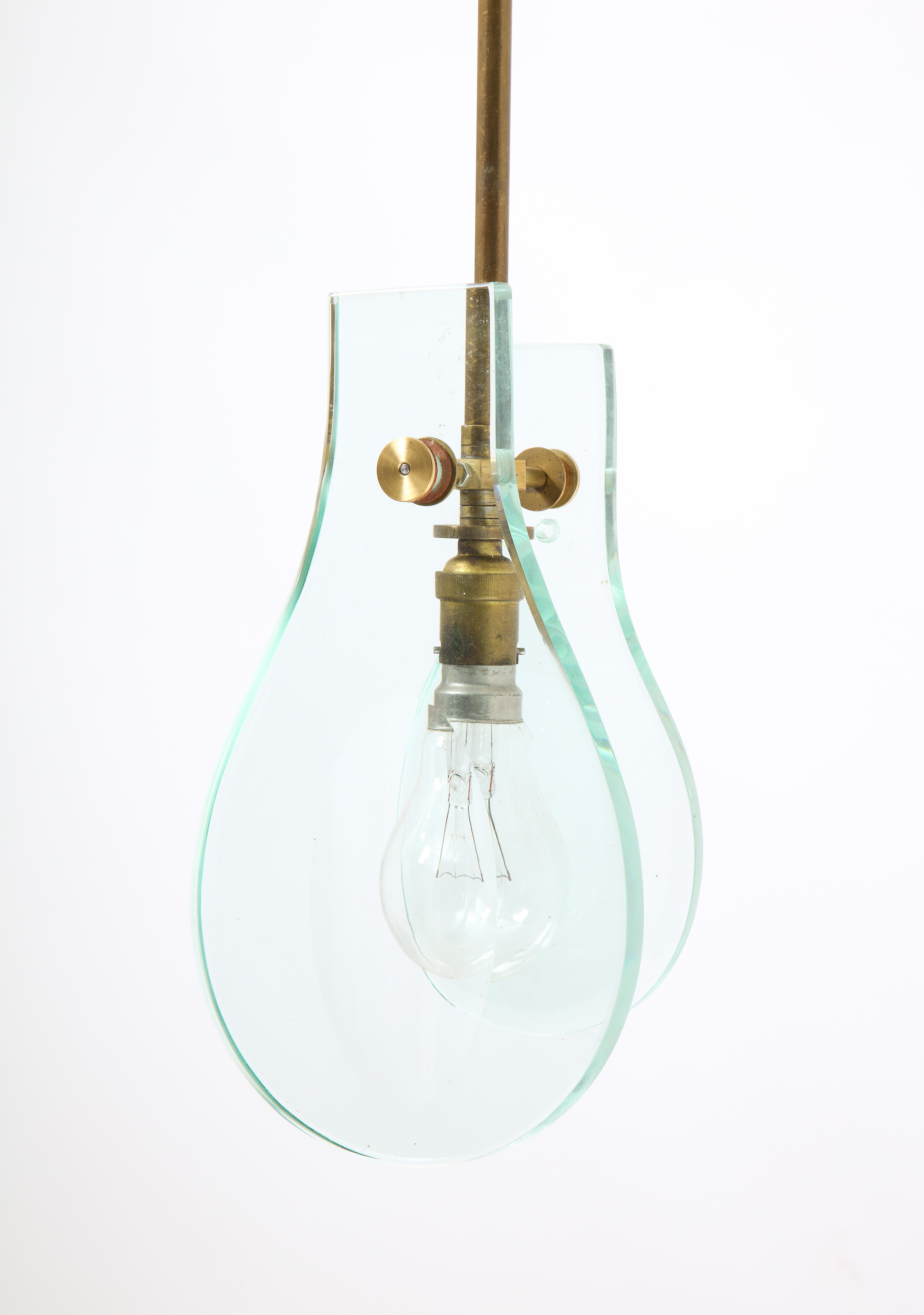 Pendentif en forme de goutte en verre moulé et laiton dans le style de Max Ingrand, Italie, années 1960 en vente 6