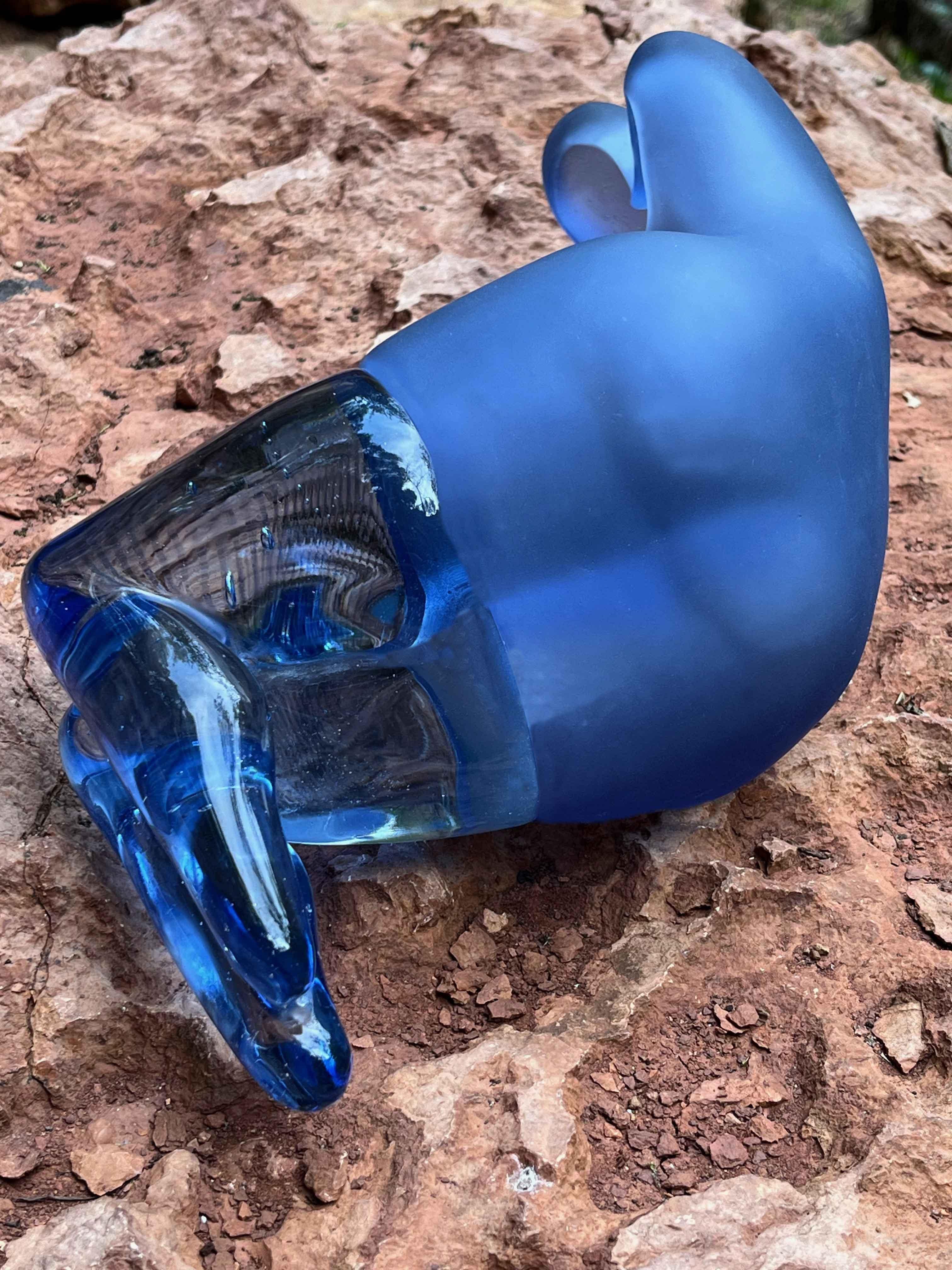 Organico moderno Scultura in vetro fuso ACEDIA dell'artista del vetro Stella Koleszár in vendita