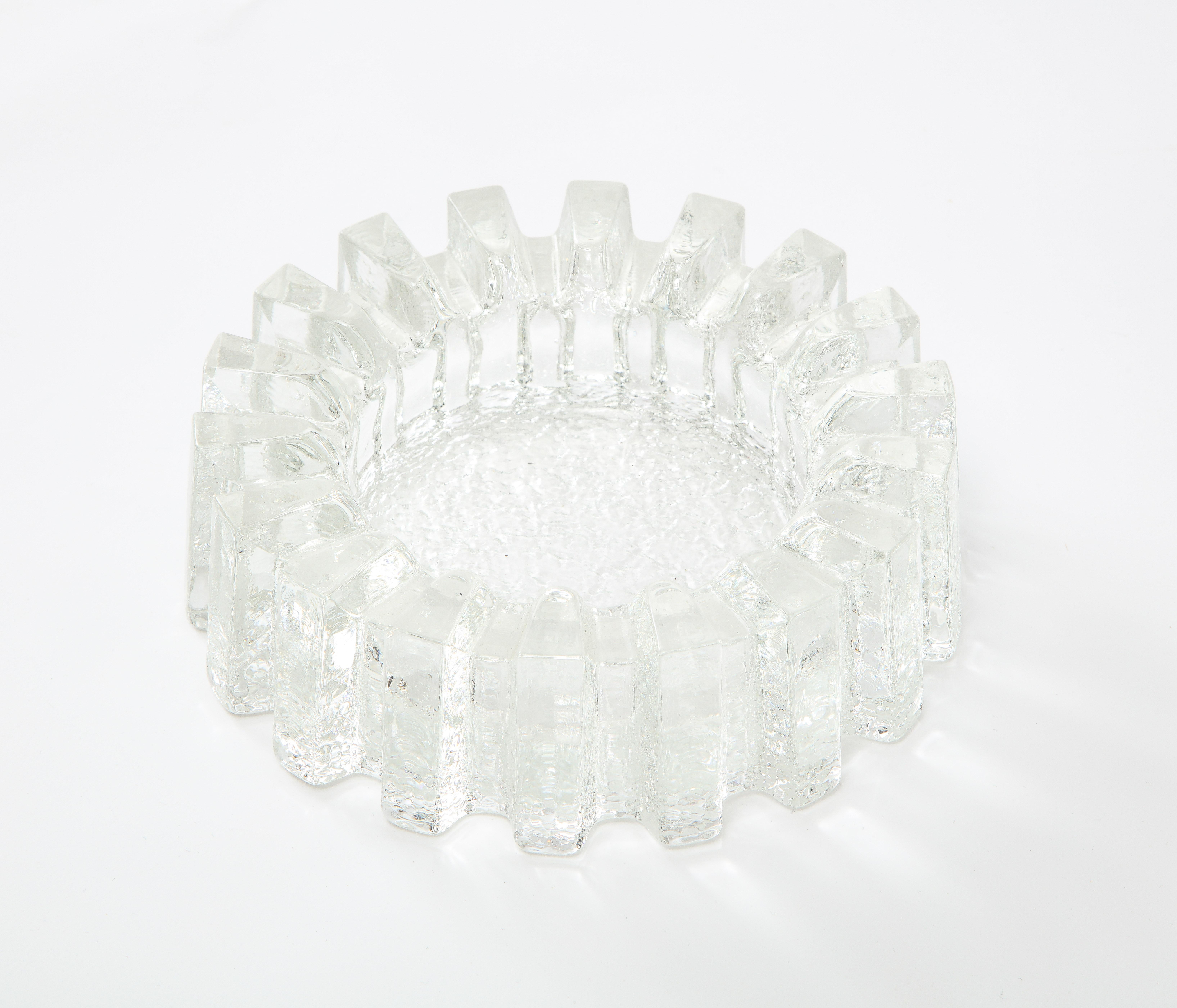 Plato Vide-Poche de vidrio fundido, Suecia Años 60 en Bueno estado para la venta en New York, NY