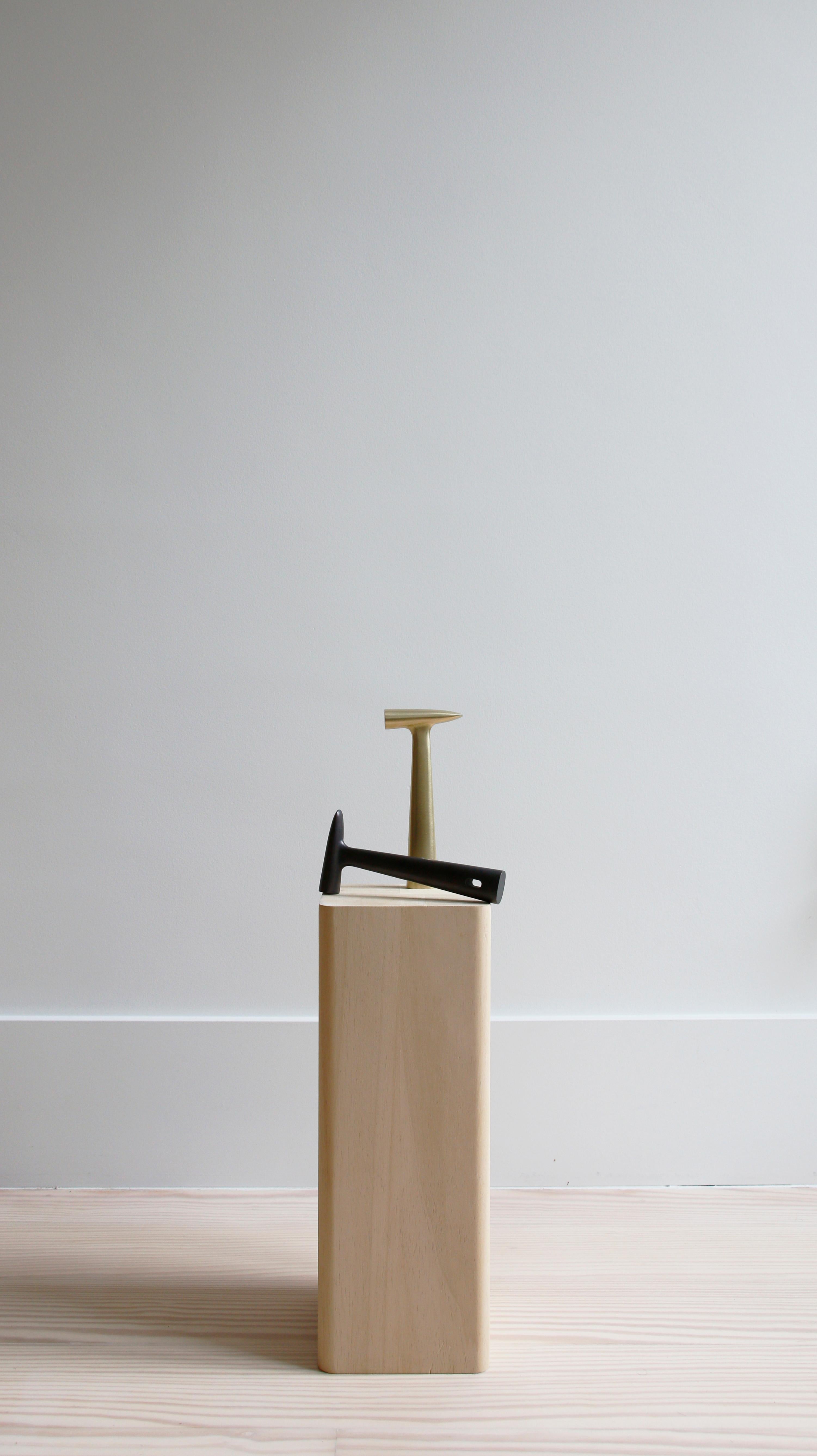 Gegossener Hammer aus satiniertem Messing, handgefertigt in Portugal von Origin Made im Zustand „Neu“ im Angebot in Porto, 13