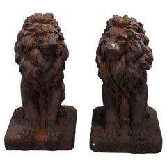 Gegossene klassische sitzende Löwen-Gartenstatuen aus Hartstein in bronzierter Ausführung:: 20