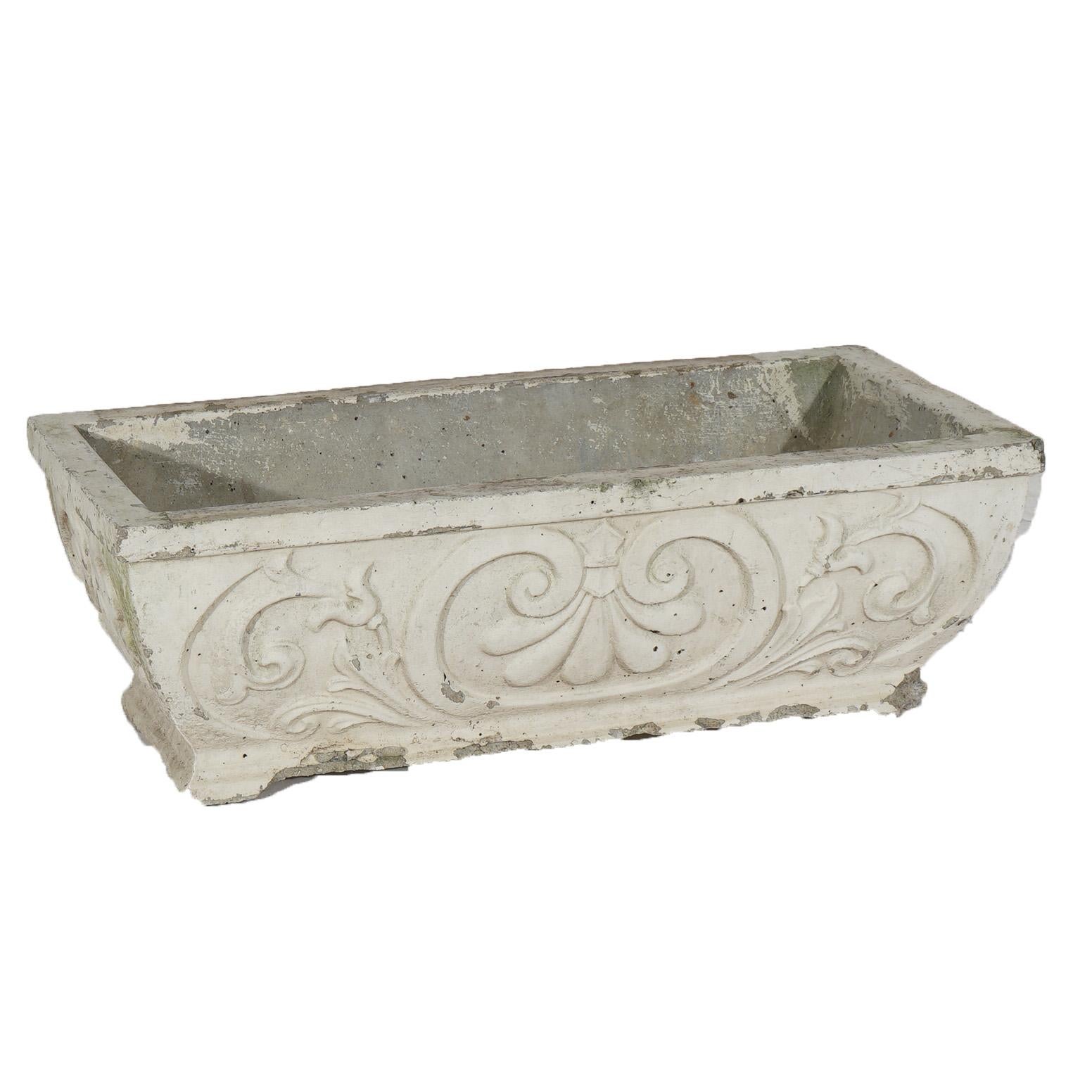 20ième siècle Jardinière de jardin ou de patio longue en pierre dure moulée avec volutes en relief 20e siècle en vente