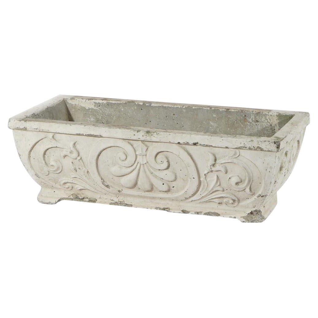 Jardinera larga de piedra dura para jardín o patio con volutas en relieve S. XX