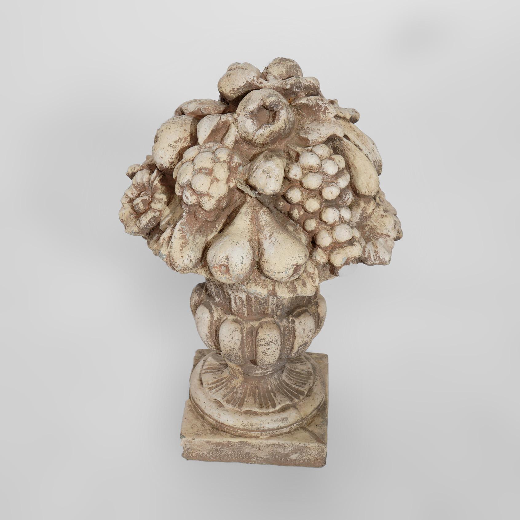 Ornamentale Obst- und Blumenurne-Gartenskulptur aus gegossenem Hartsteinguss, 20. Jahrhundert im Angebot 3