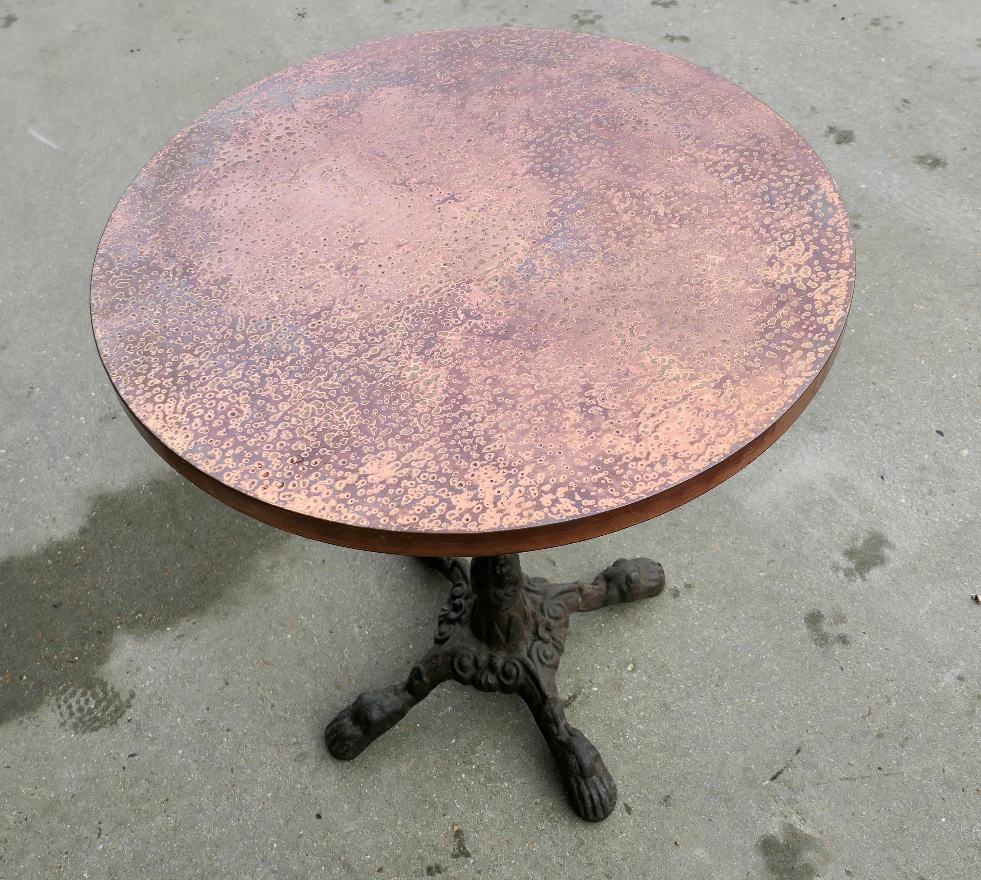 Table de pub ou table de jardin en fonte et cuivre battu Bon état - En vente à Godshill, Isle of Wight