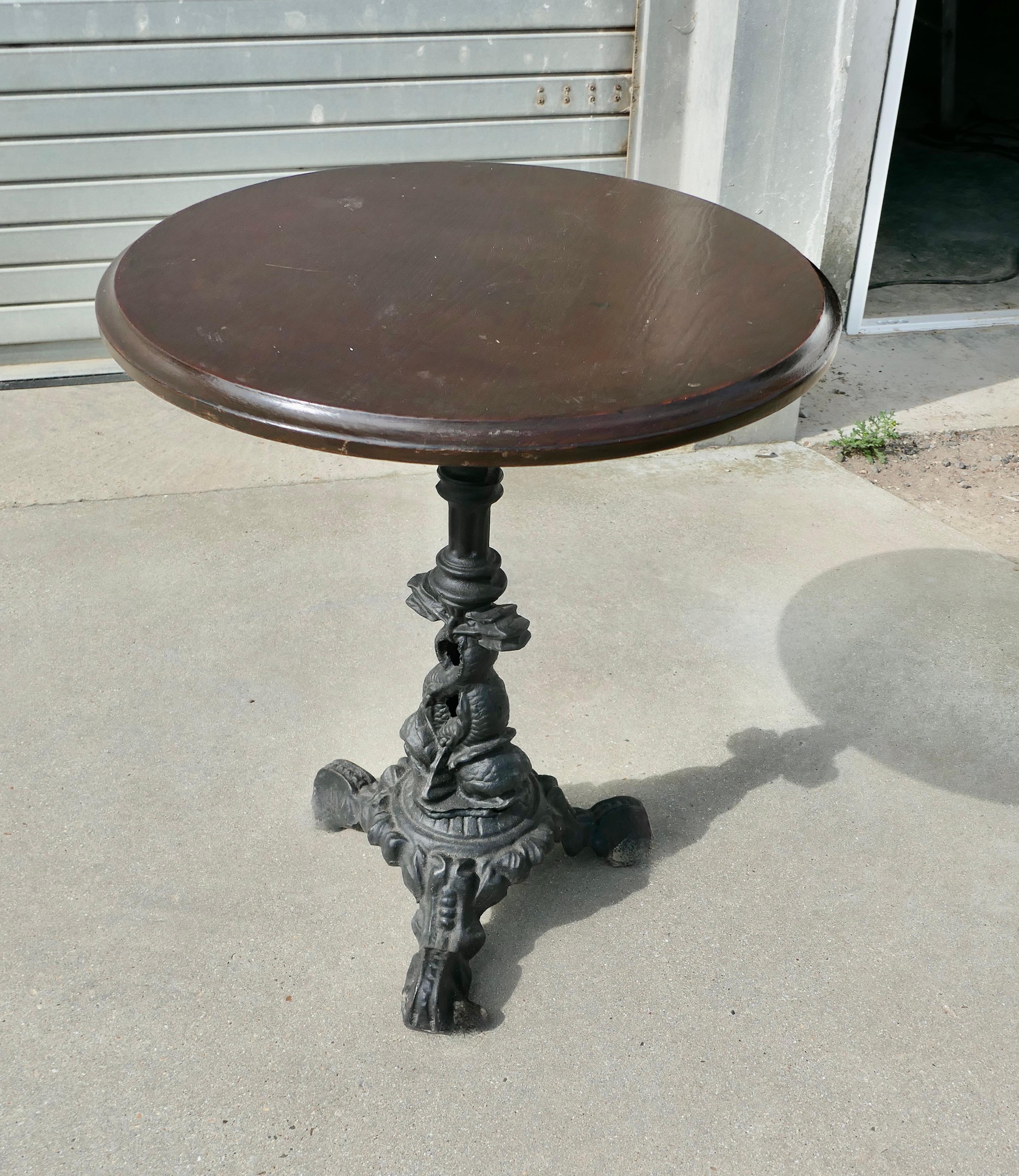 Country Table de pub et table de jardin, 1 de 2 en vente