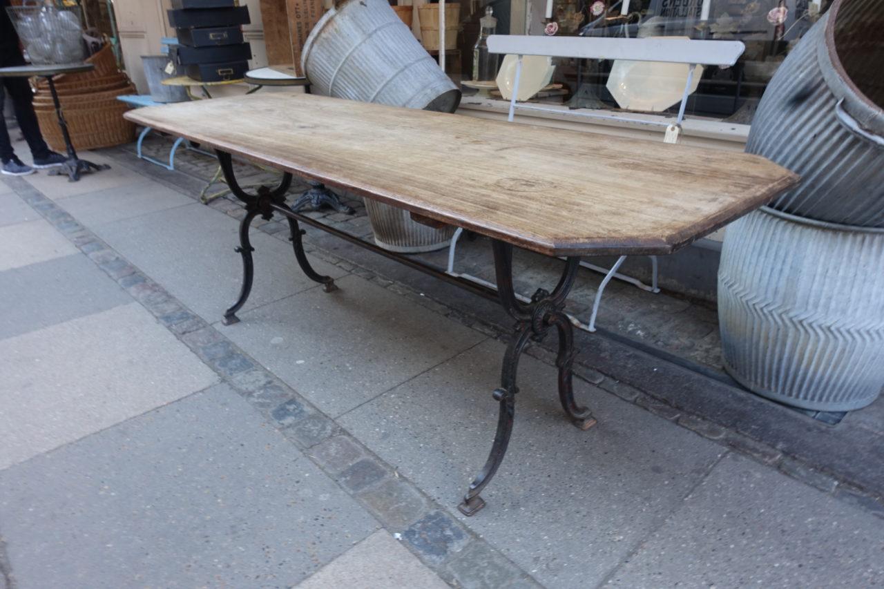 Cast Iron and Wood French Bistro Table In Good Condition In Copenhagen K, DK