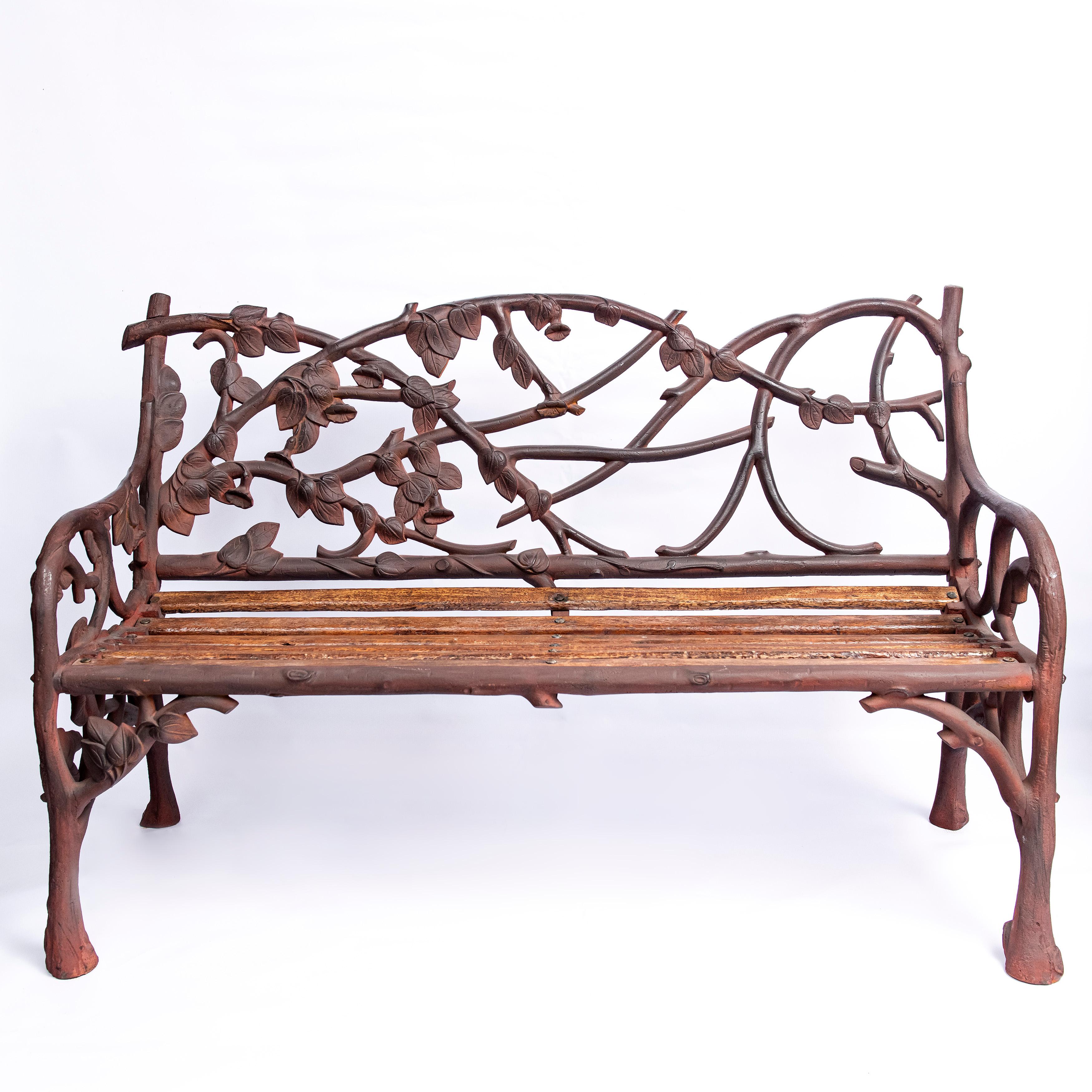 Cast iron and wood garden furniture set. Art Nouveau style, England, late 19th century.

Large armchair dimensions: 127 cm width, 63 cm depth, 83 cm height.
Individual armchairs: 56 cm width, 60 cm depth, 90 cm height.