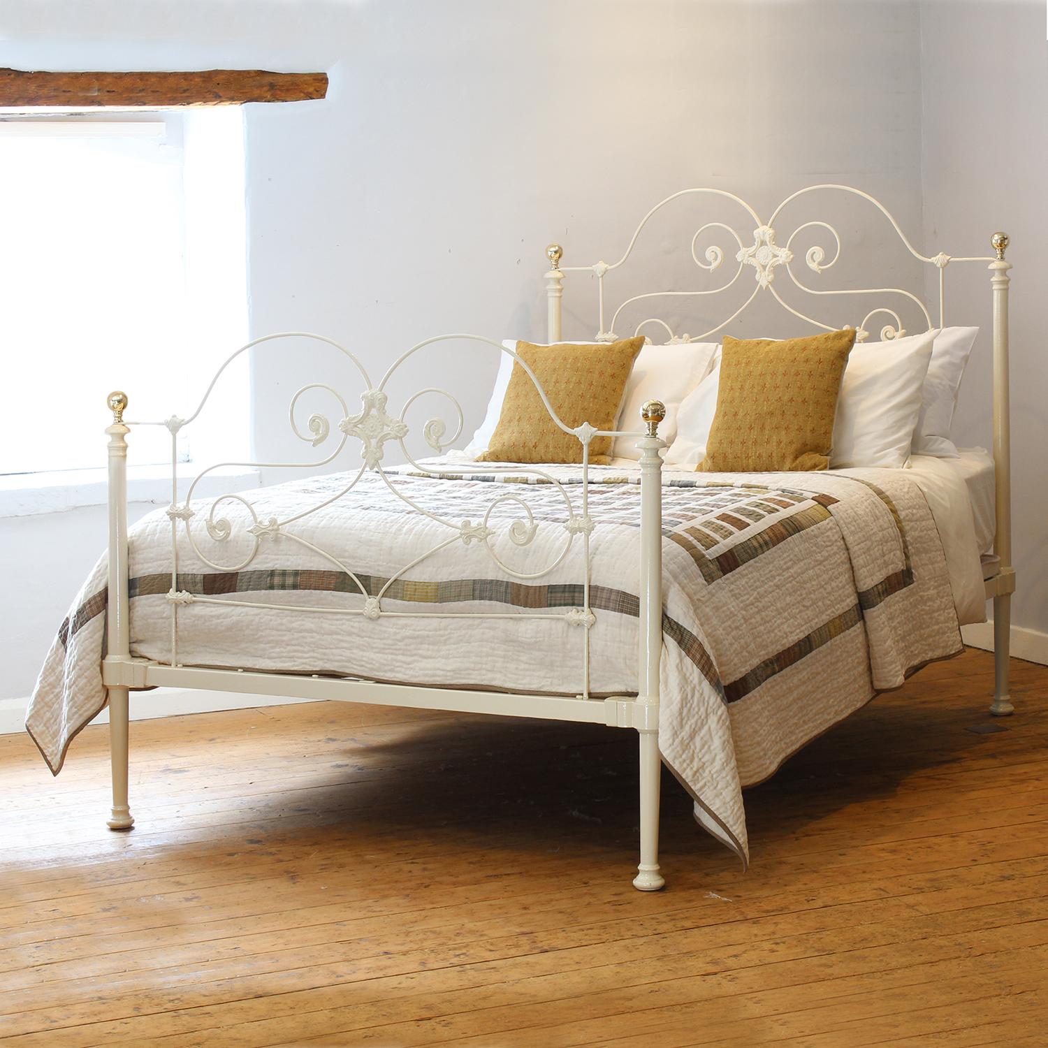 A superb mid Victorian cast iron bedstead with arched frame frame and ornate castings.

This bed accepts a UK King or US Queen, 5ft or 60in wide, mattress and base.

The price also includes a firm bed base to support the mattress.

The