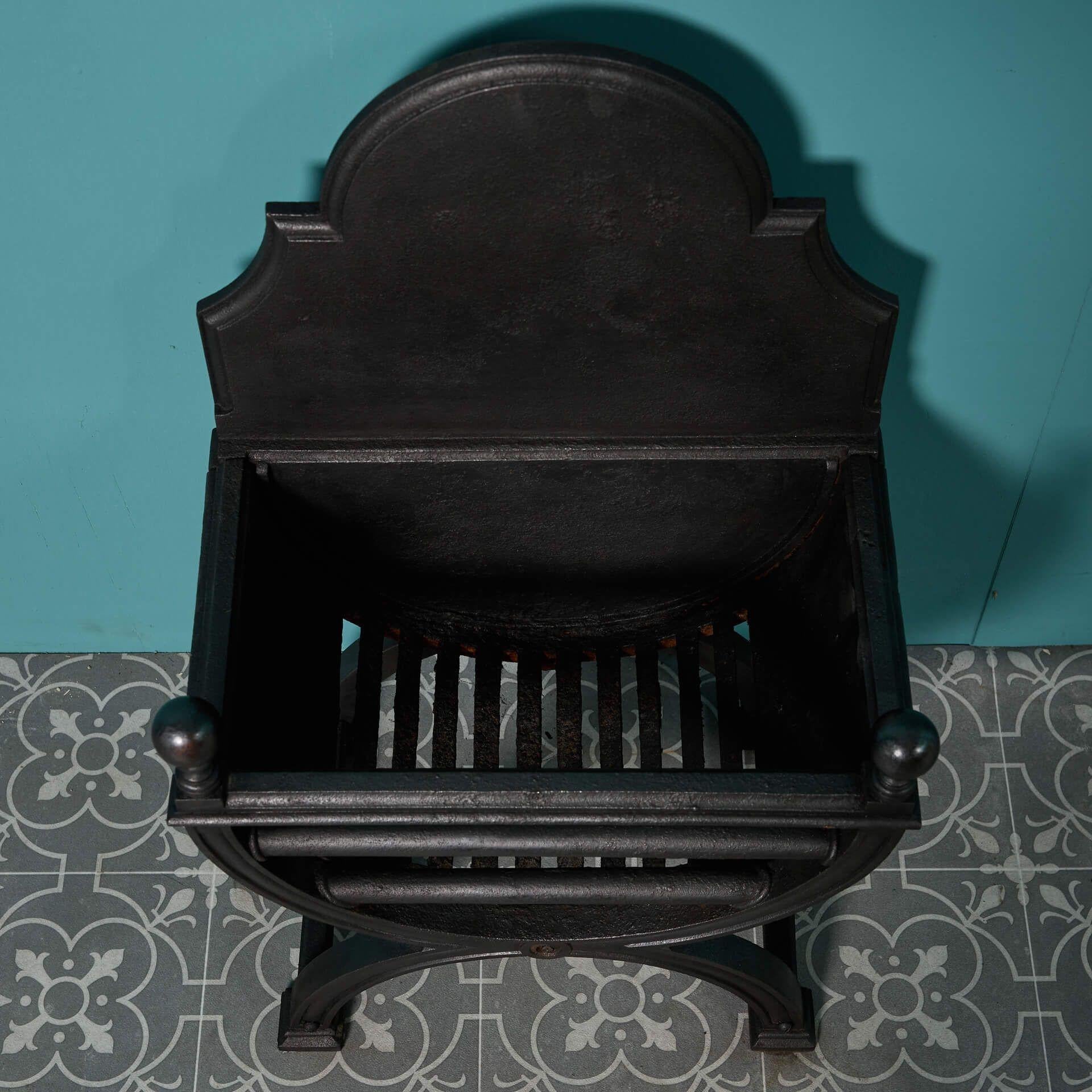 Antique Cast Iron Fire Grate in the Gothic Revival Manner In Fair Condition For Sale In Wormelow, Herefordshire