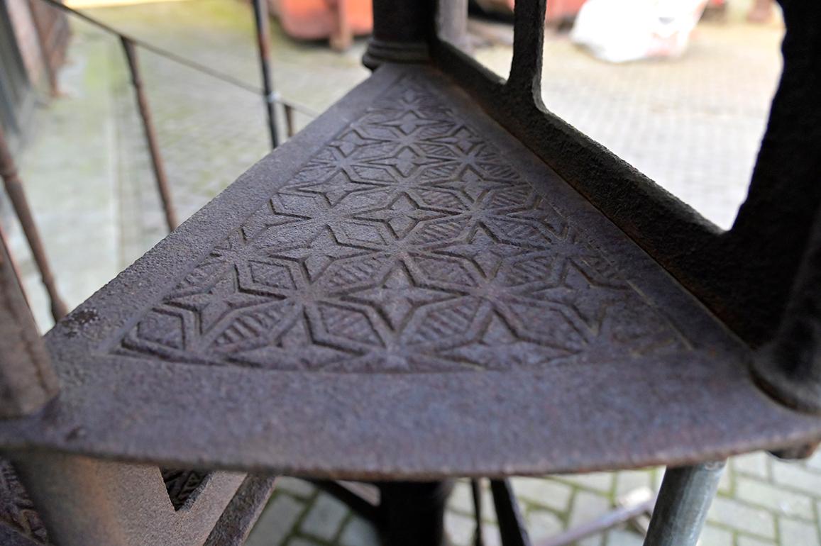 Cast Iron Antique Spiral Staircase, 19th Century In Fair Condition In Udenhout, NL