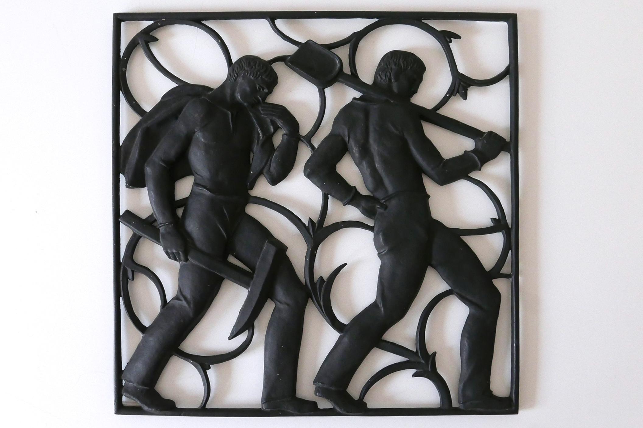 Amazing and highly decorative wall relief by Heinrich Moshage (1896-1968), 1929. Cast by the foundry 'Buderus', Germany, 1930s.
This piece is part of a series of six works 'Unsere Arbeit', each portraying vignettes of everyday life.

Executed in