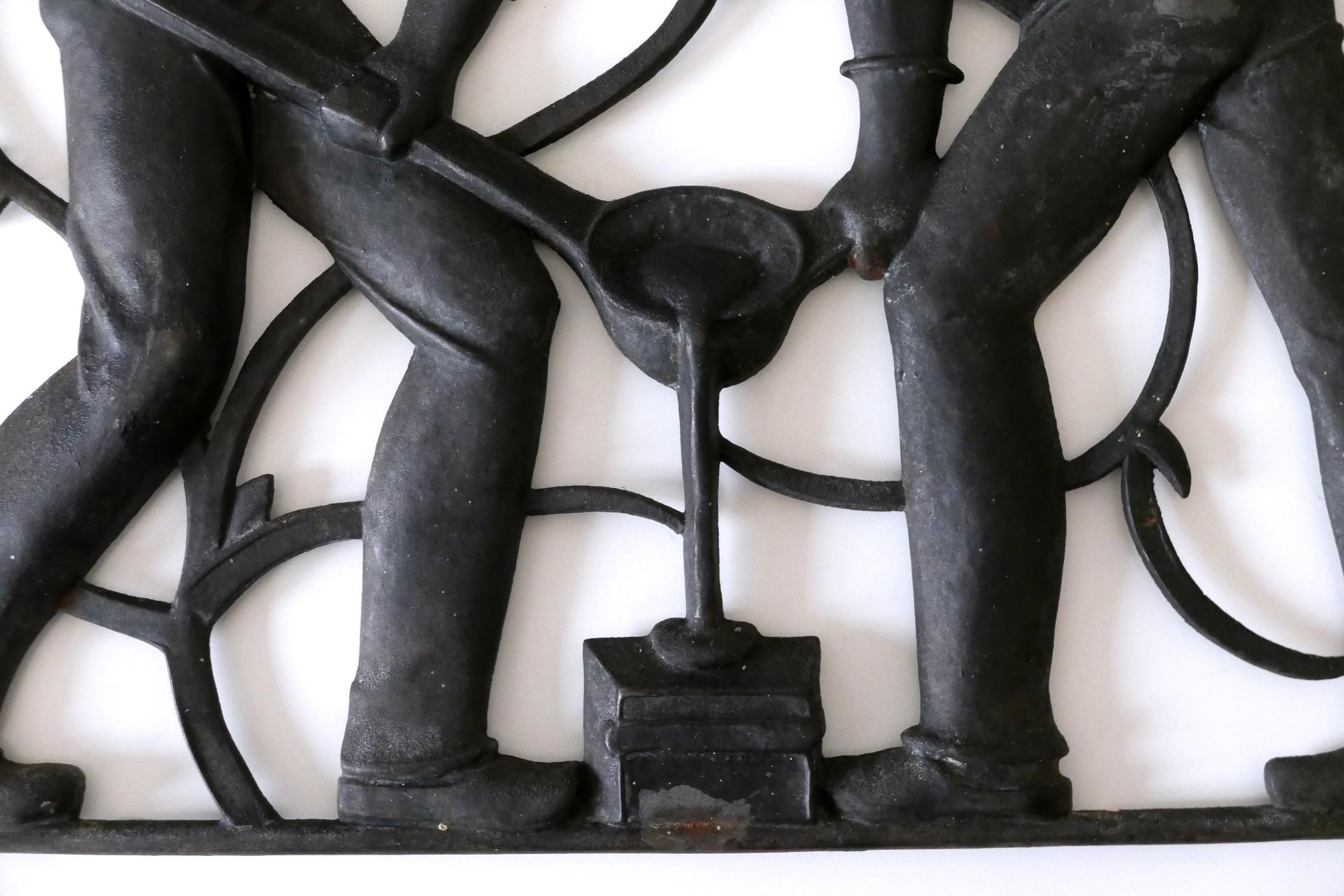 Cast Iron Art Deco Wall Relief „Unsere Arbeit“ by Heinrich Moshage 1929 Germany For Sale 3